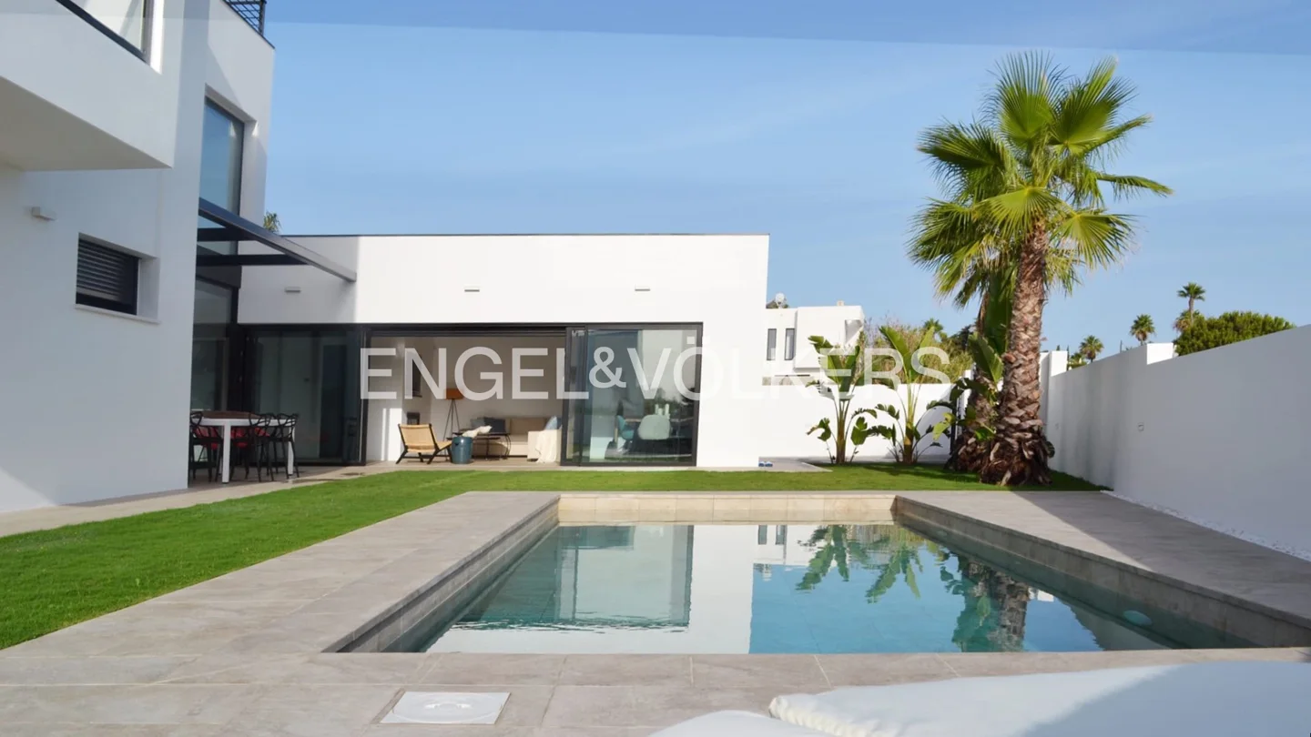 Modern villa with swimming pool in Puntalejo - Conil