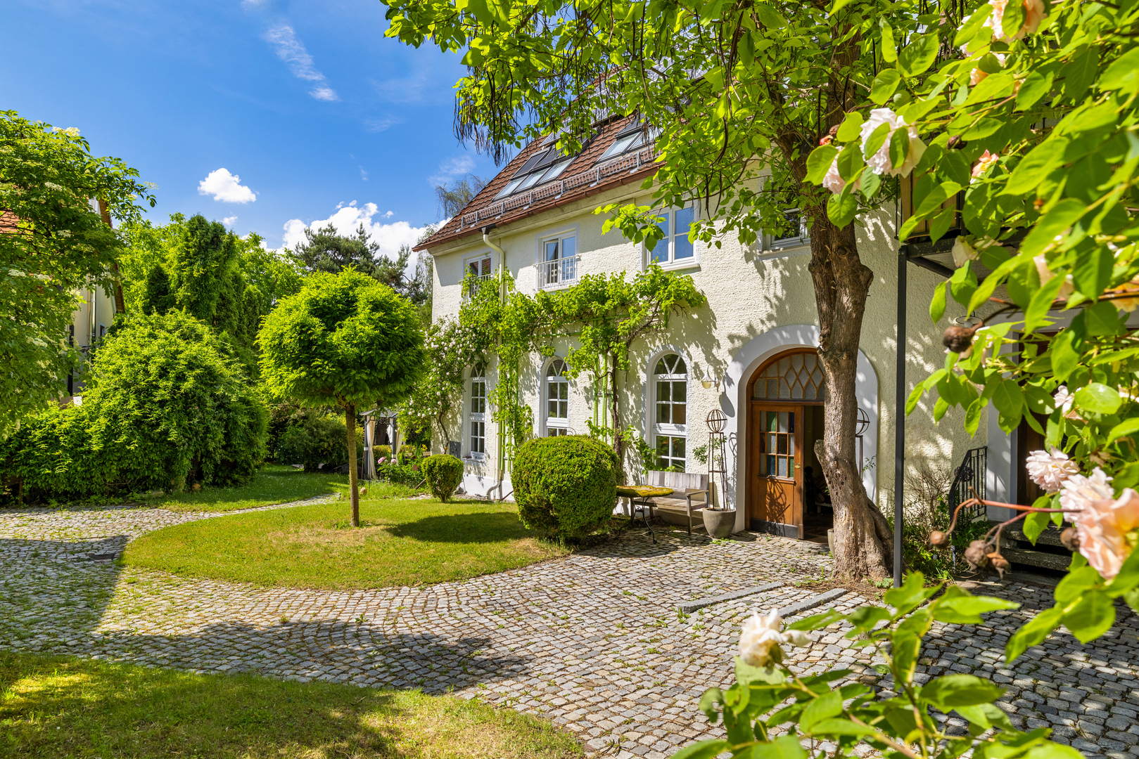 Stilvolles Anwesen in Kettershausen: 540 m², 13 großzügige Zimmer, Terrasse & Garten – einzigartig, repräsentativ und ruhig im Grünen mit idealer Anbindung