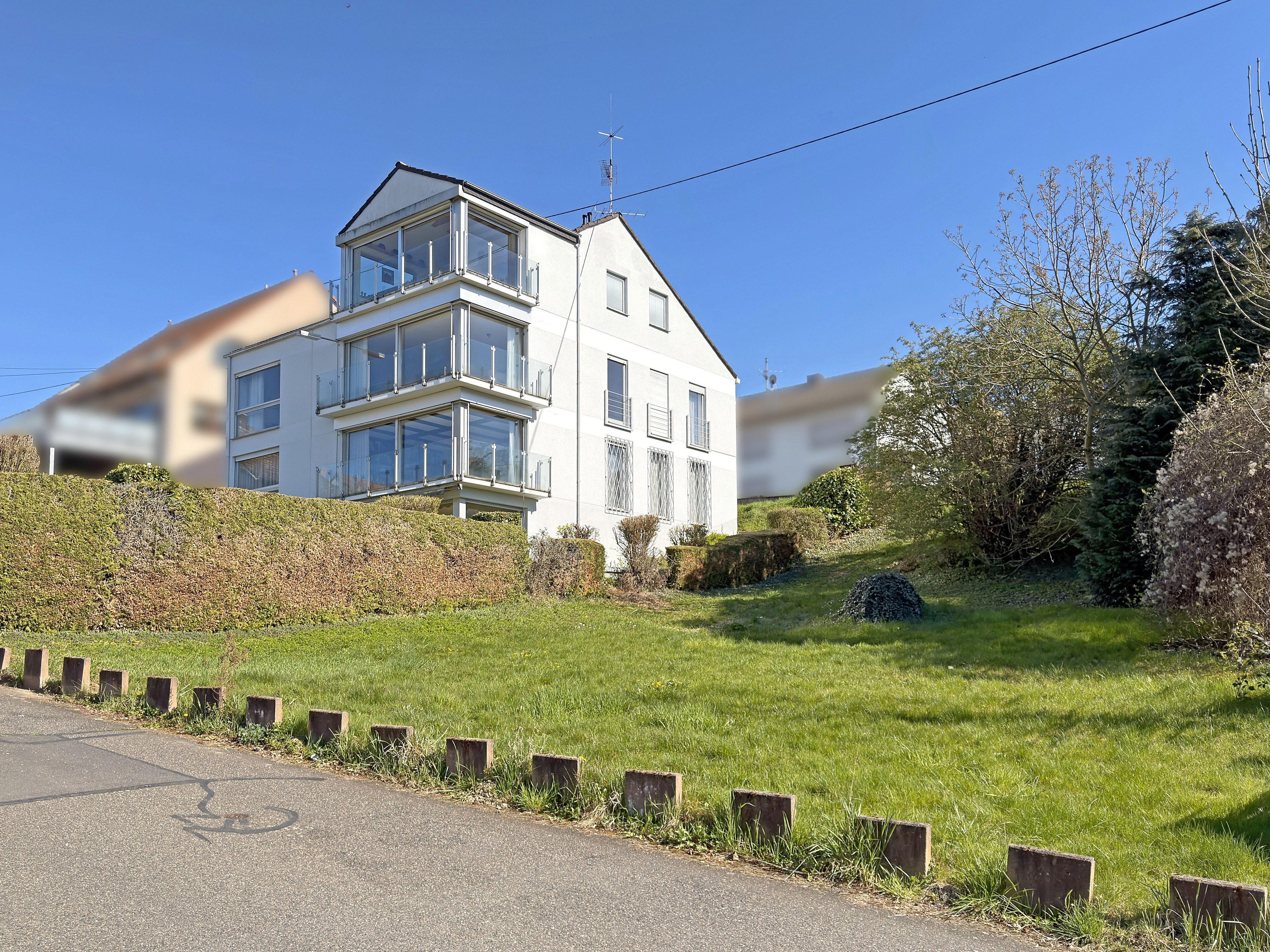 Exklusives Einfamilienhaus mit Rhein-Panoramablick und zusätzlichem Grundstück