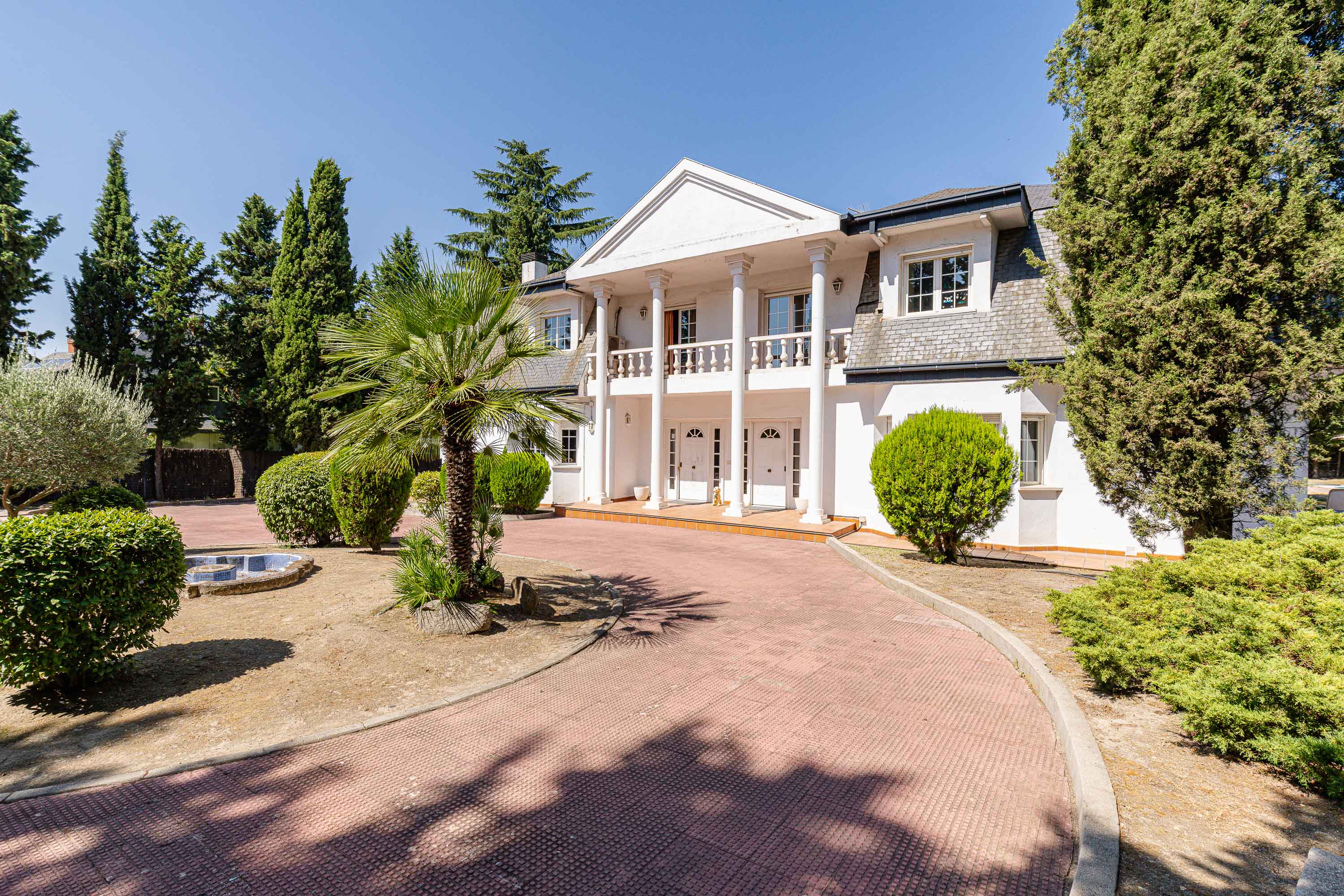 Elegant classic-style residence in El Golf, Las Rozas