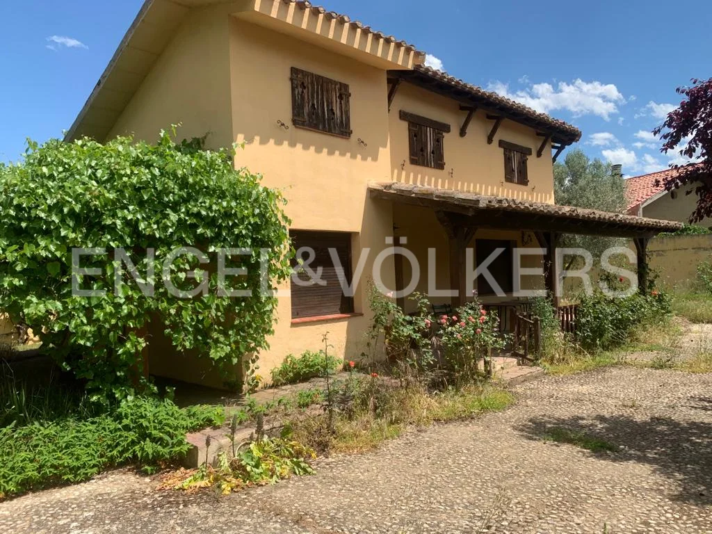 Large Urban Estate with House in Rioja Alta