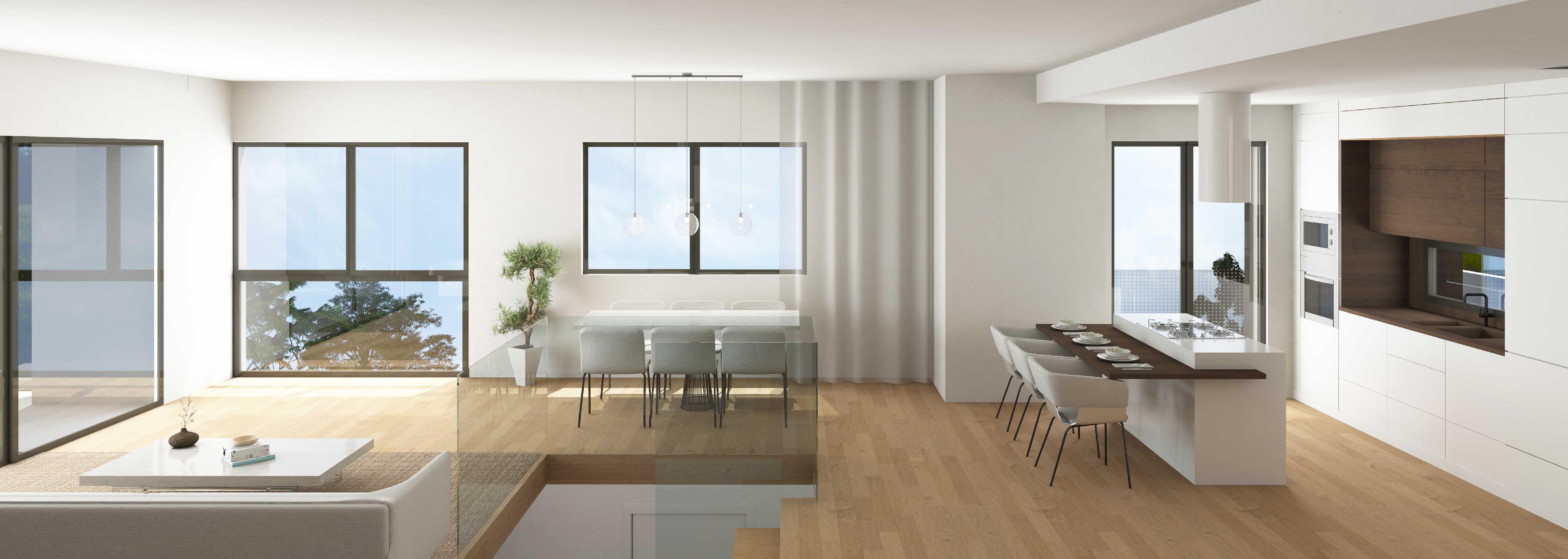 Luxurious 4-bedroom maisonette with two parking spaces