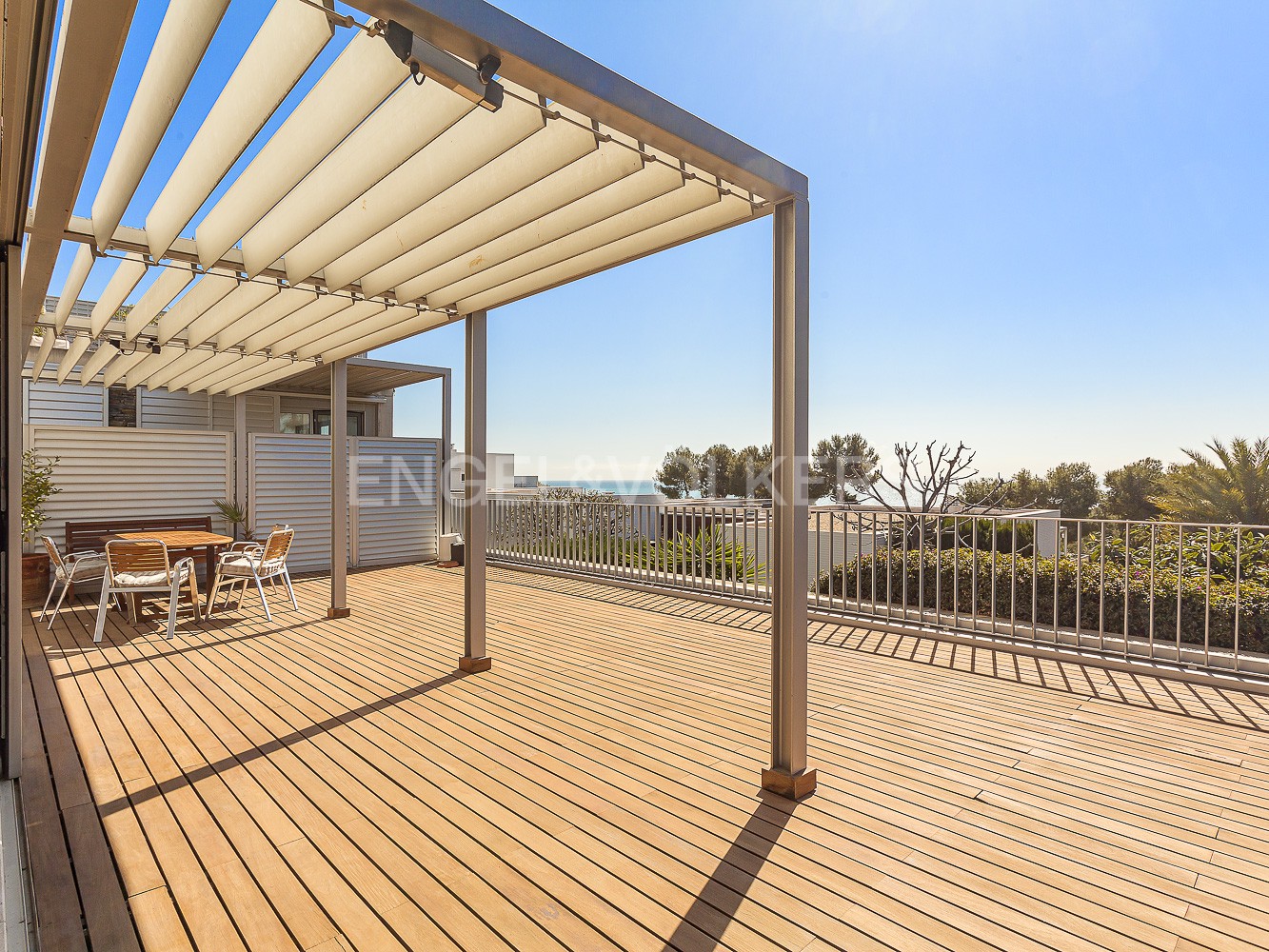 Duplex sea view of 165m2, terrace of 89m2 and garden
