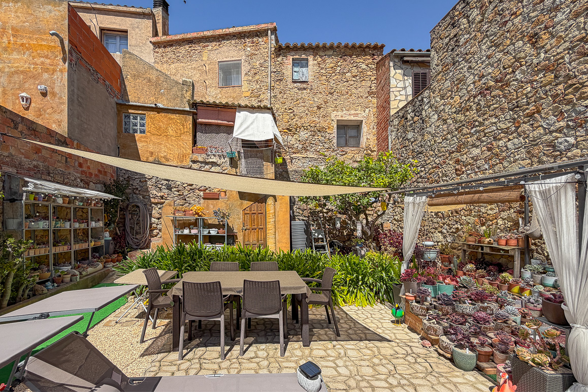 House to renovate in the old town
