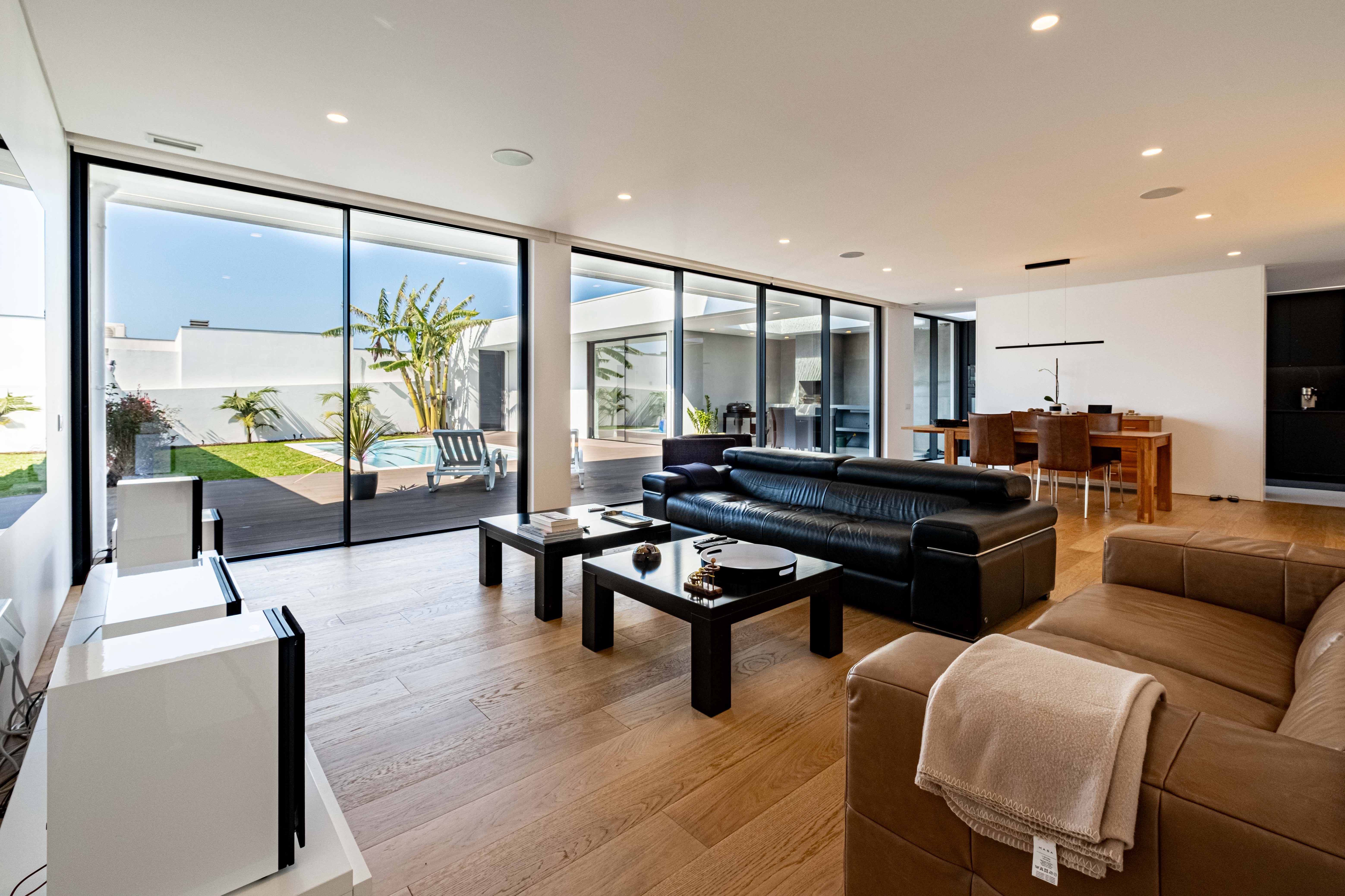 4-Bedroom Home with Pool at Madalena Beach