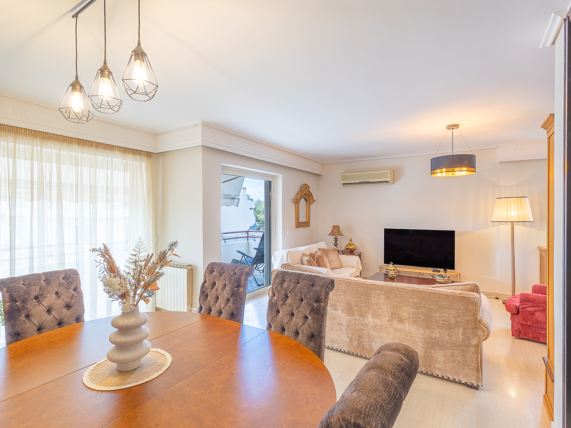 Bright renovated 126 sq.m. Apartment in Voula - Dikigorika