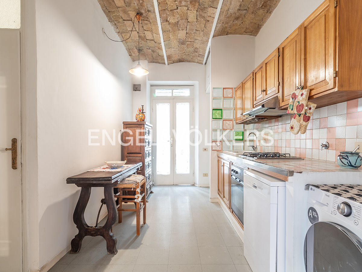 Charming Two-Bedroom Apartment with Balcony in Rione Borgo
