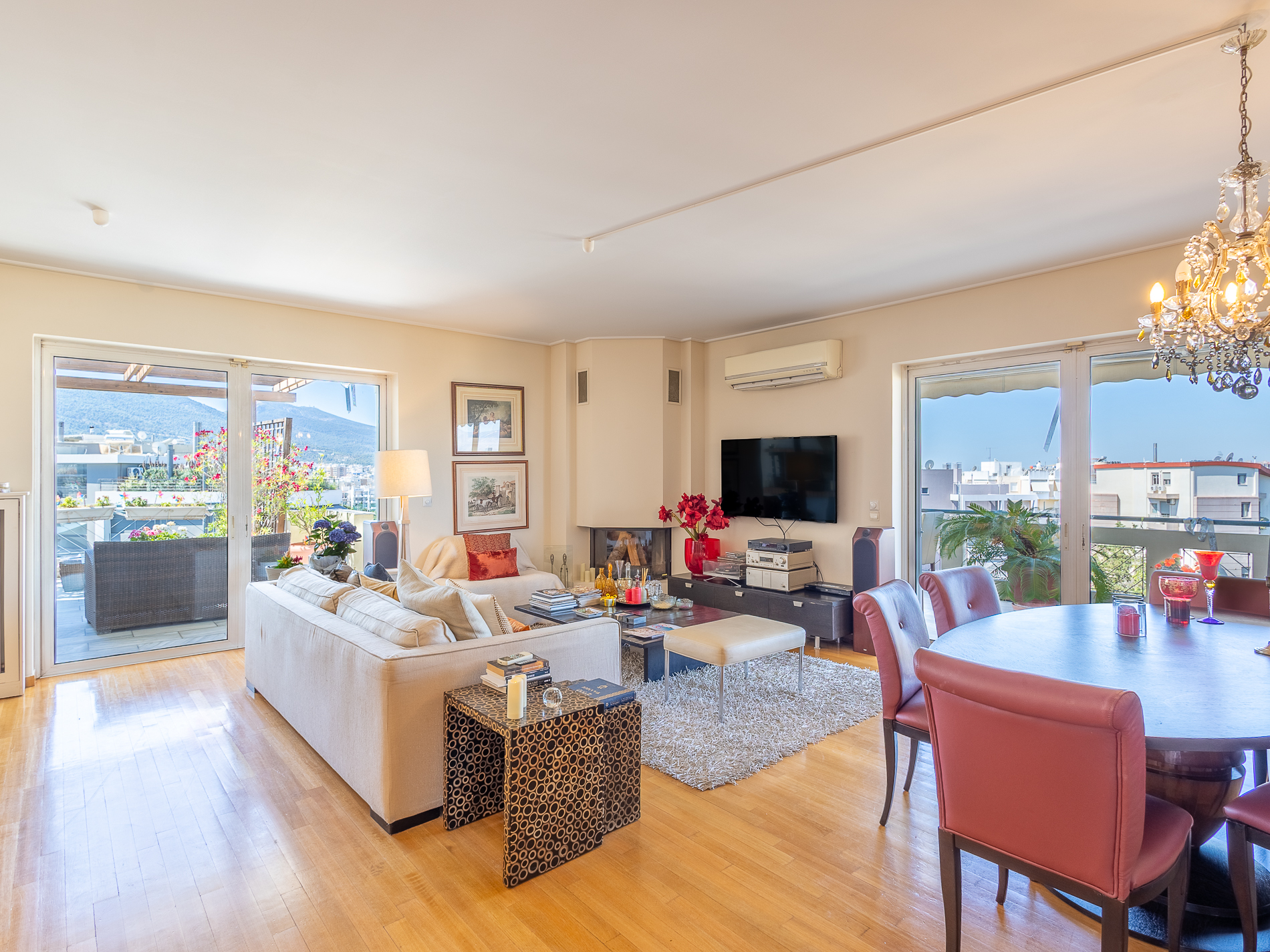 Elegant penthouse with panoramic views in Chalandri