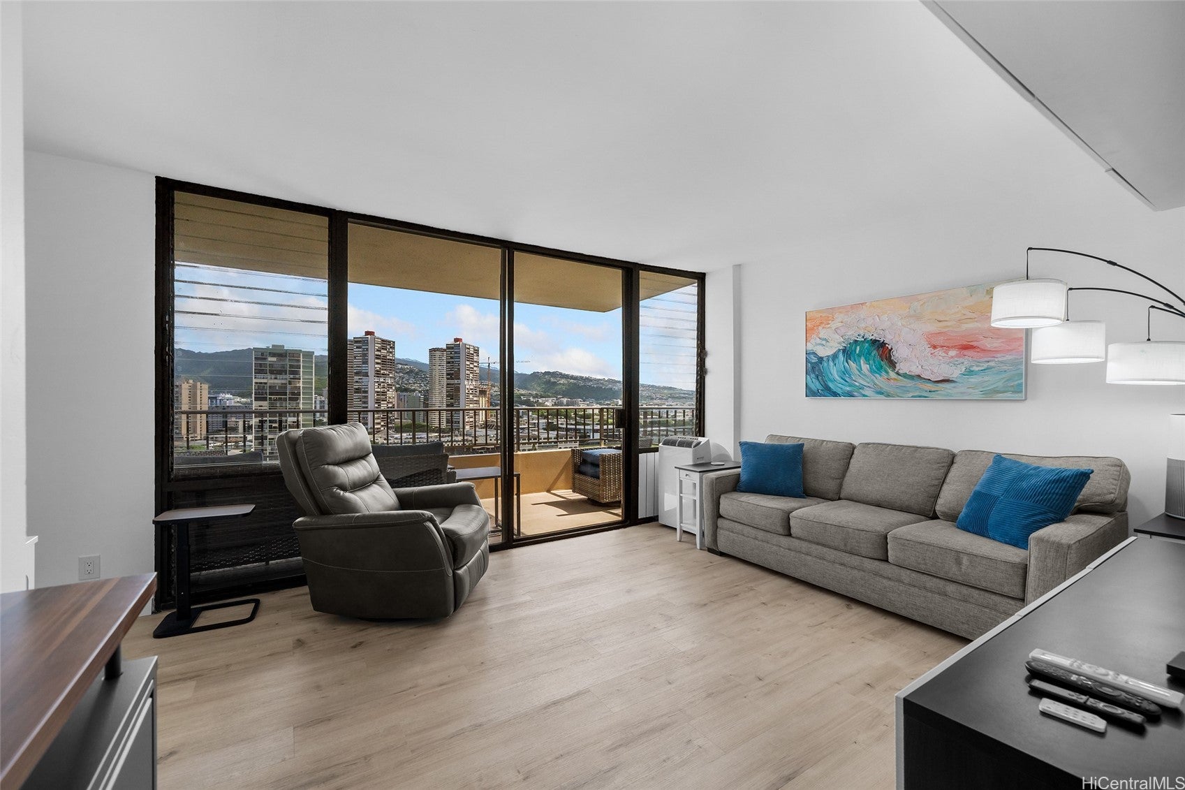 Extensively Renovated & Fully Furnished in Waikiki!