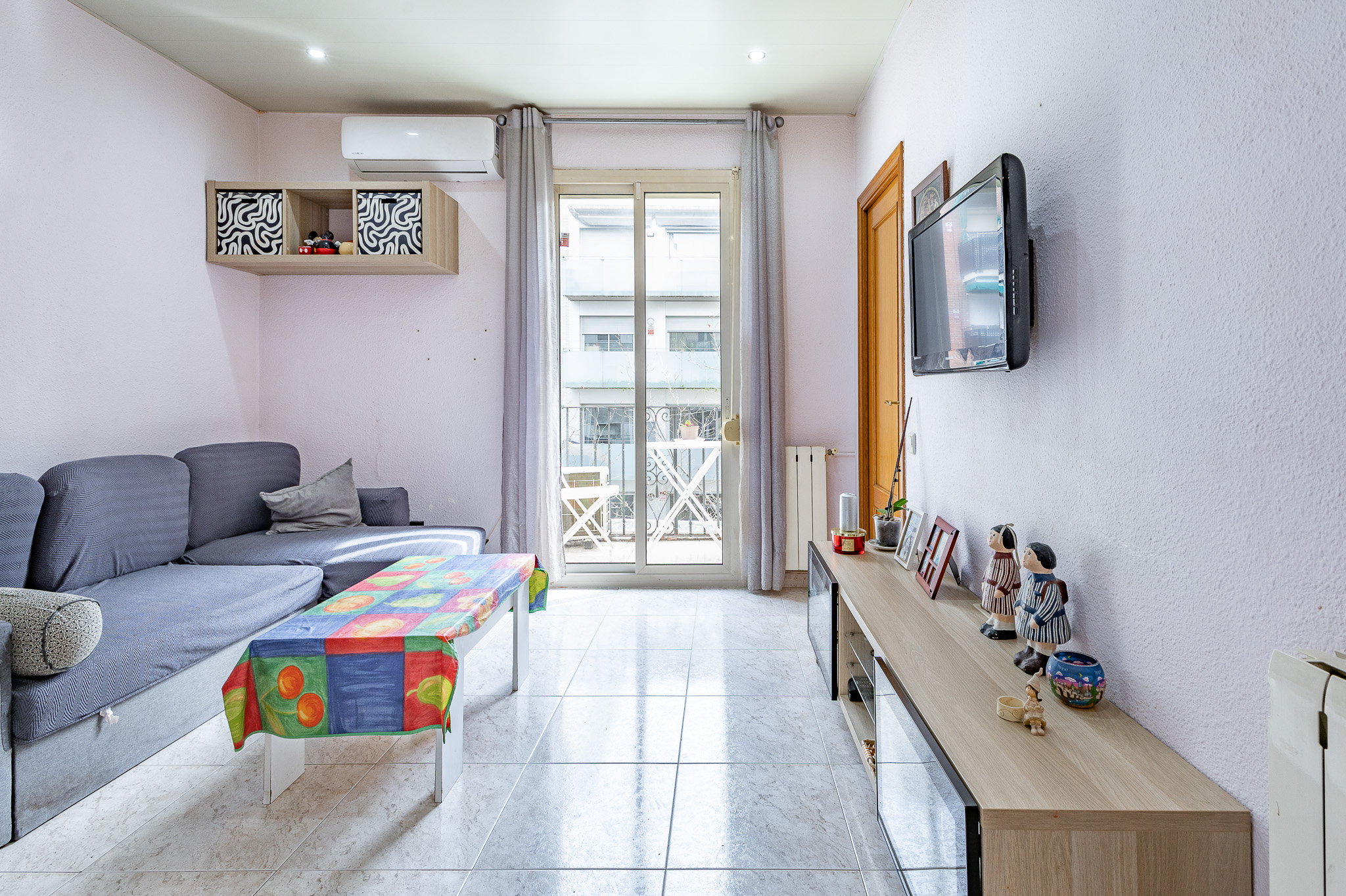 Apartment with balconies in Poblenou