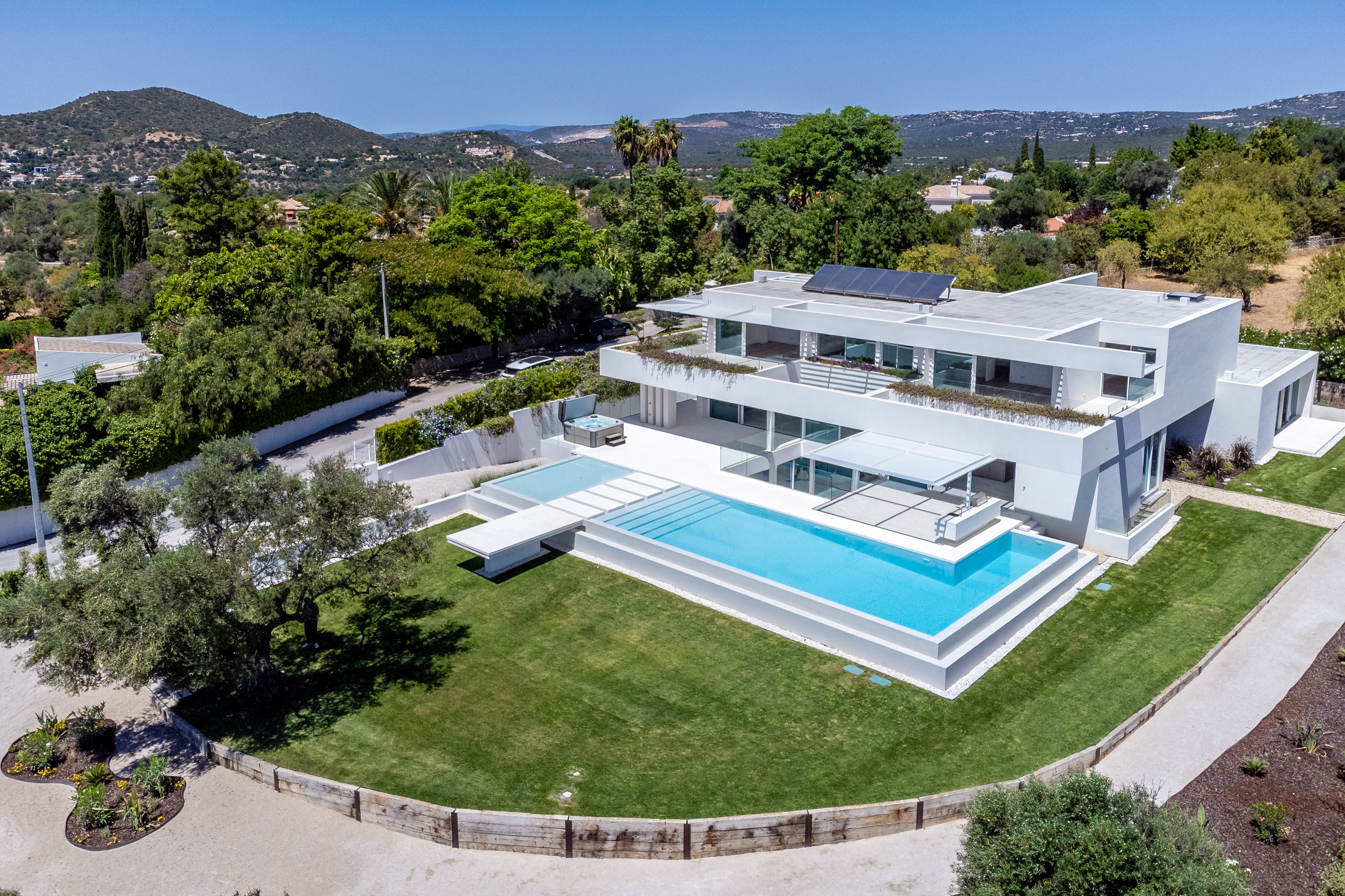 Contemporary Luxury Villa with Sea Views in the Heart of Vale Formoso