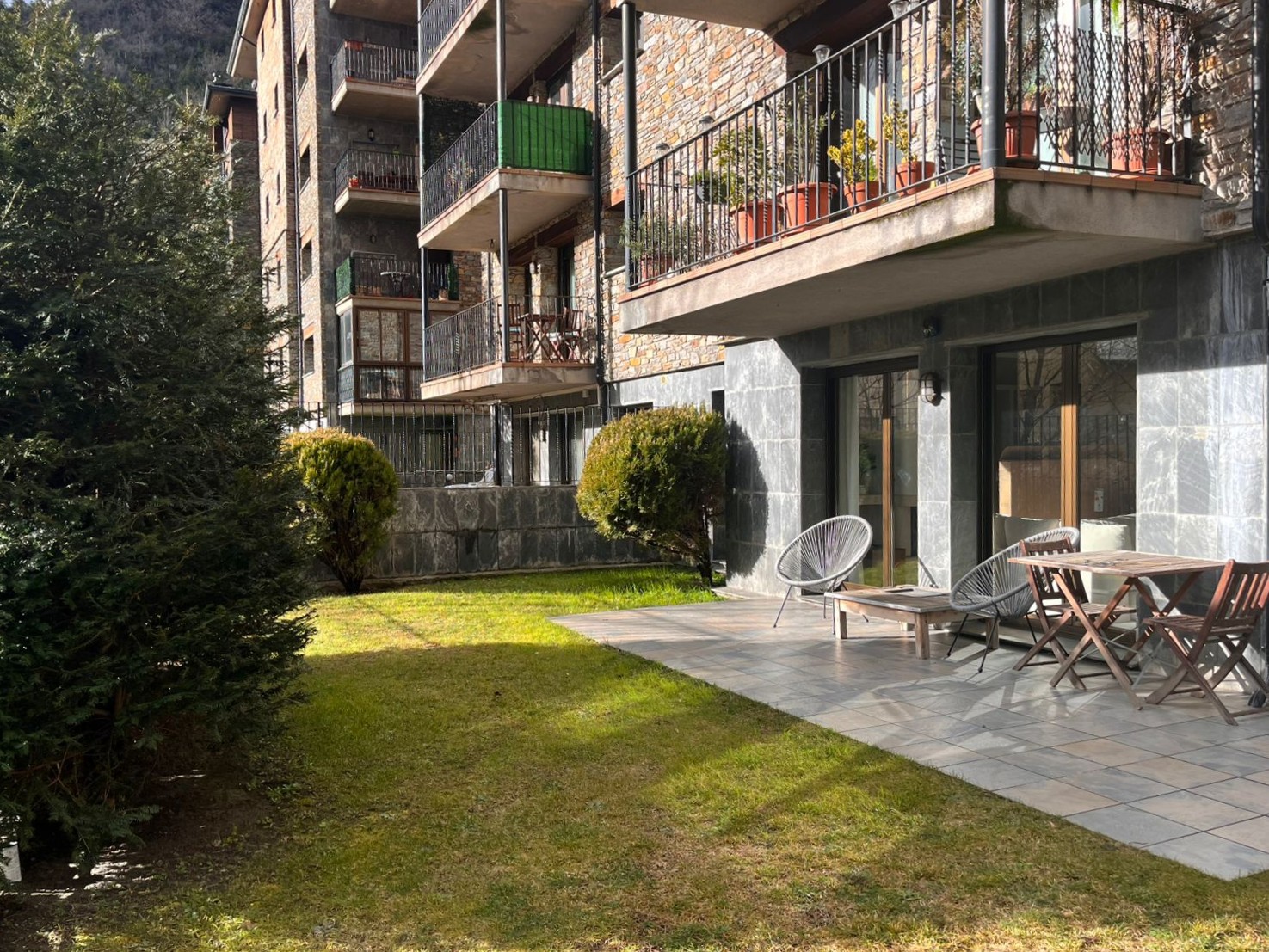 Joli rez-de-chaussée avec grand jardin à Sant Julià