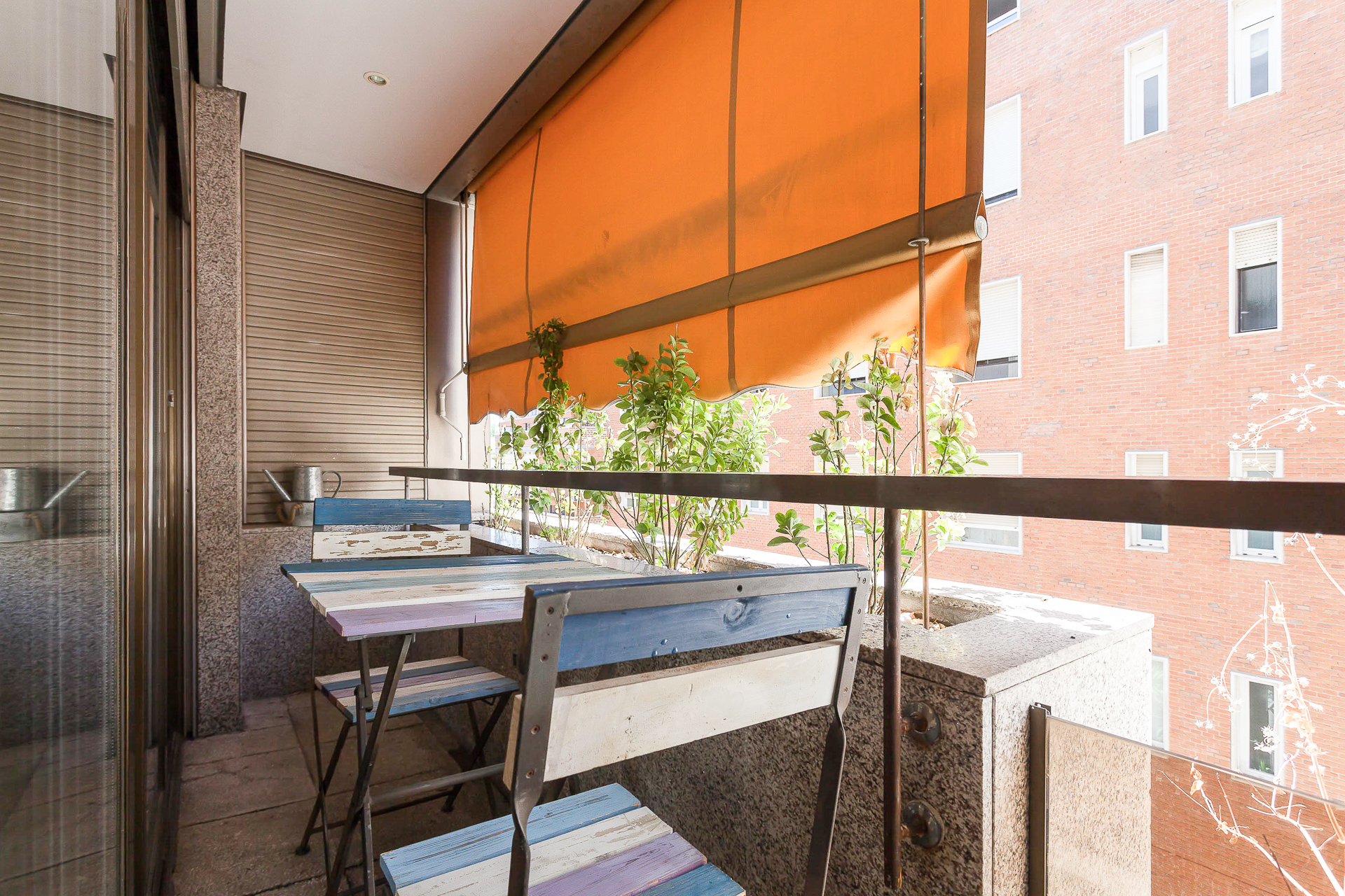 Unfurnished flat for rent with terrace, storage room and option of parking in the building