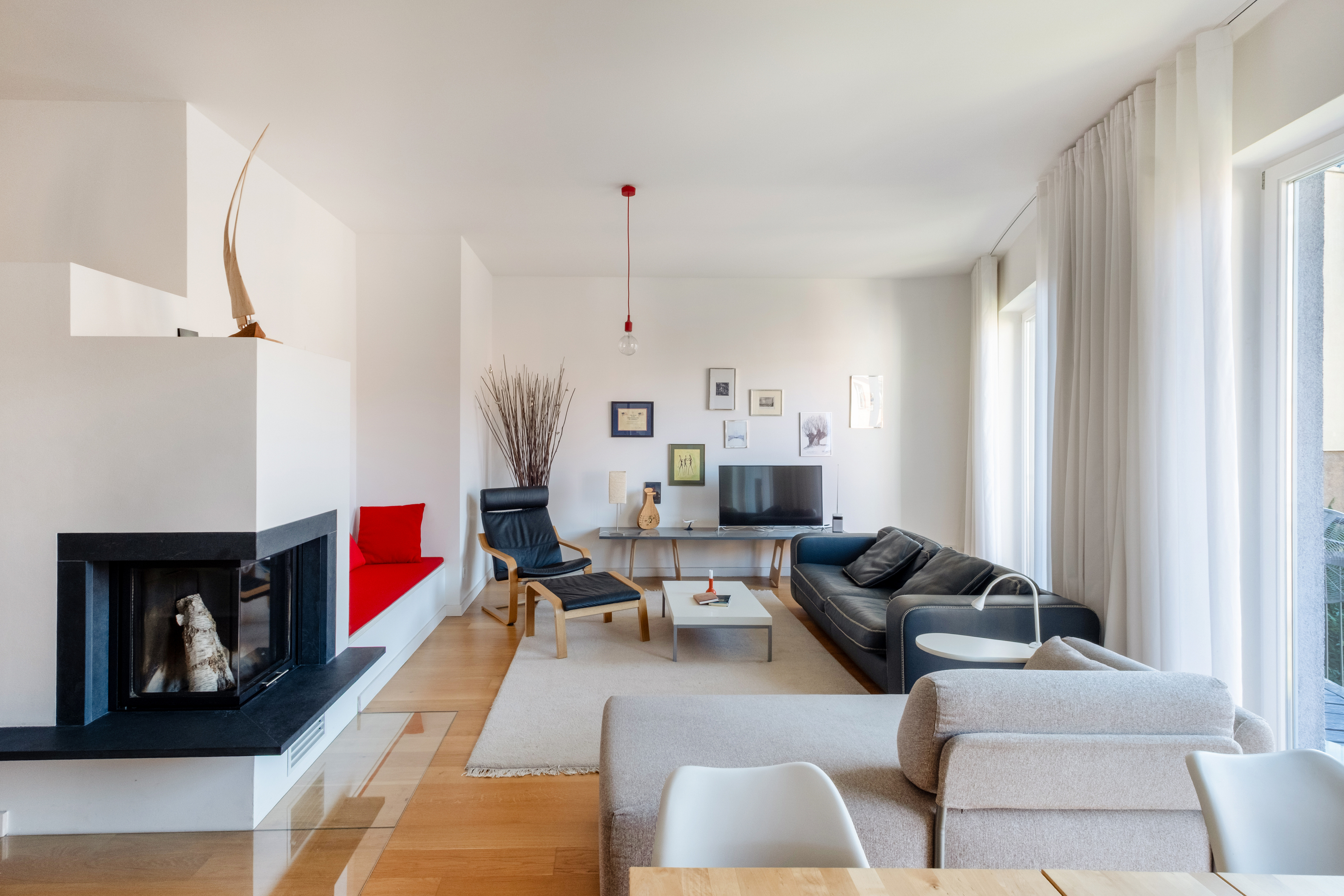 Ruhiges und lichtverwöhntes Refugium mit Kamin & Loggia in Berlin Mitte