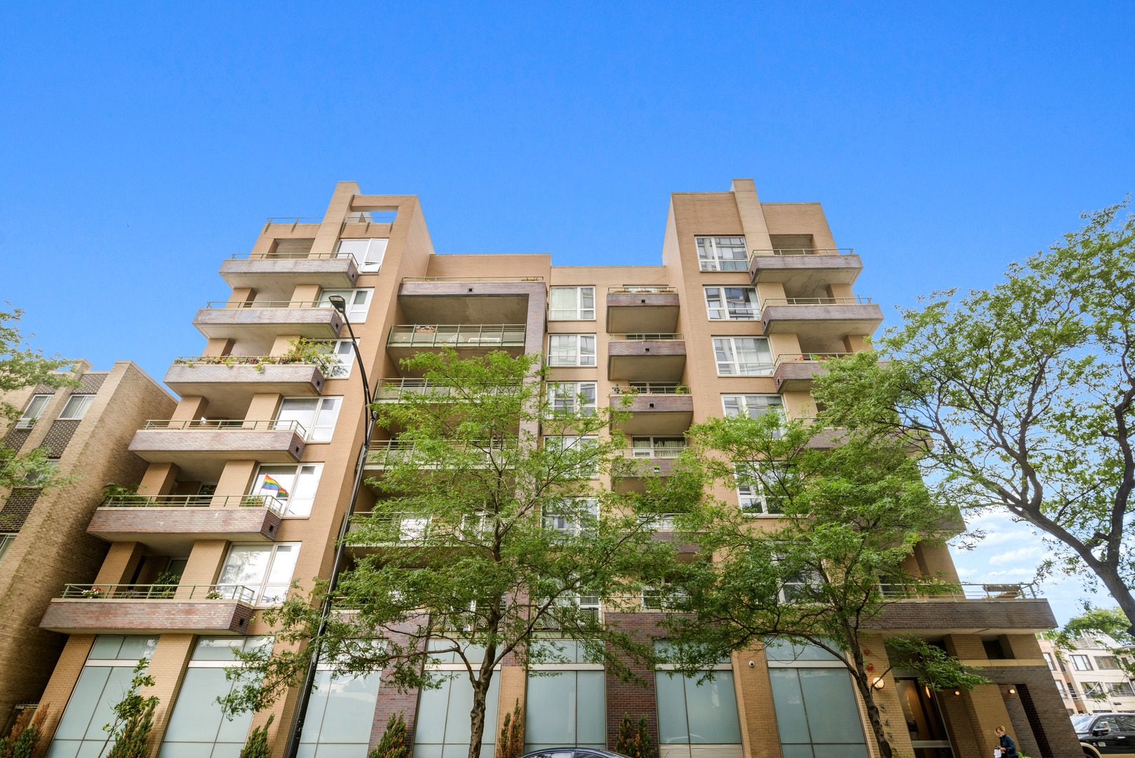 Modern and Spacious Unit!