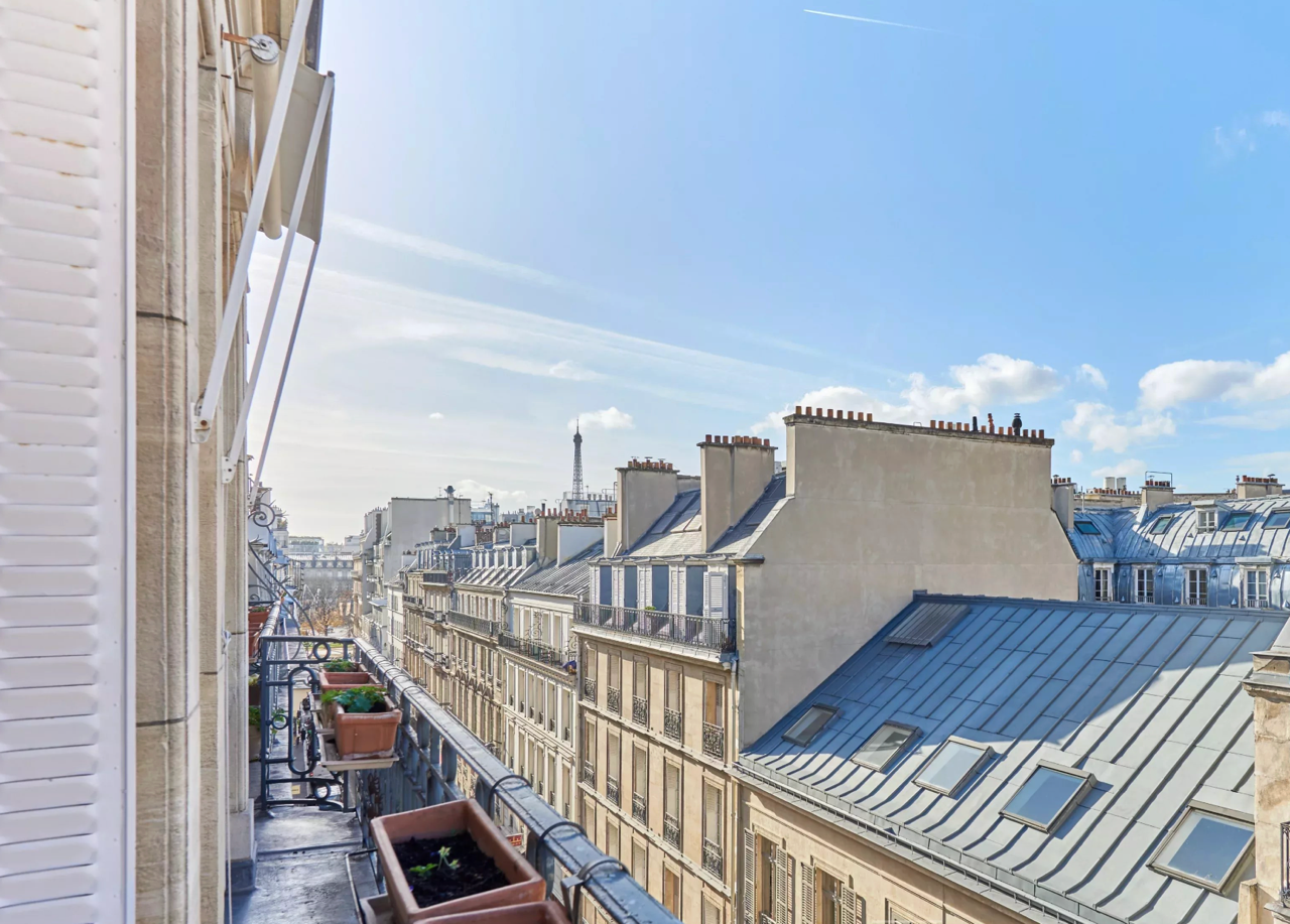 Top floor with wraparound balcony – 4/5 bedrooms – Prestigious address