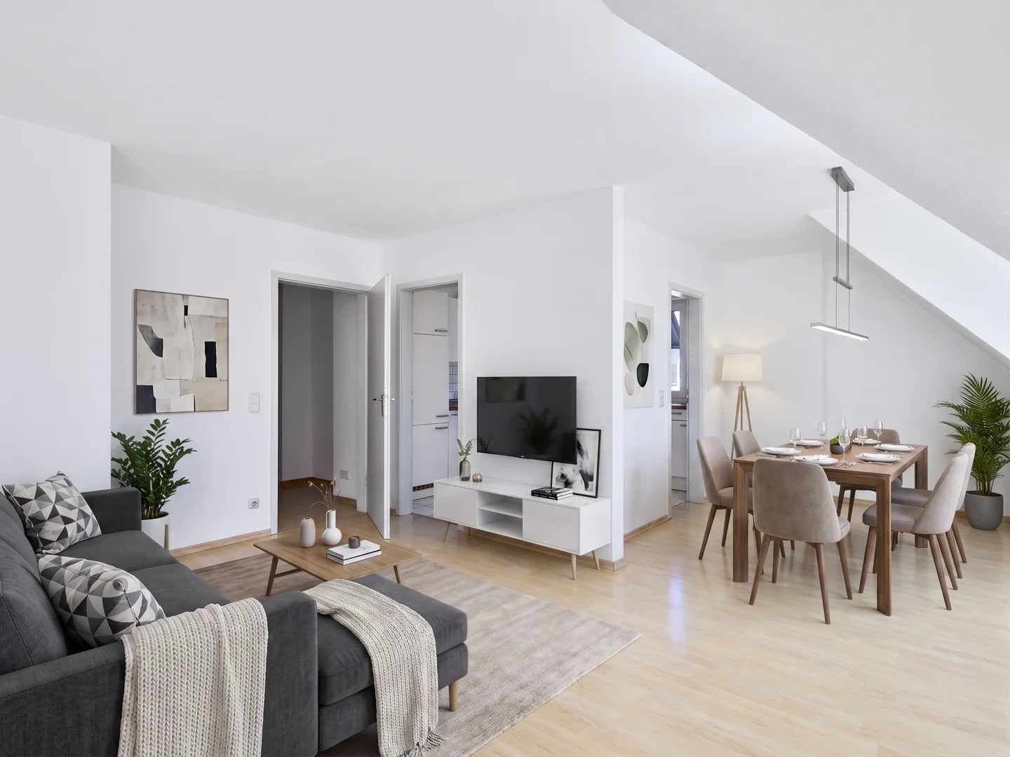 Wohnen auf zwei Ebenen – Charmante Maisonette mit Südbalkon - Photo 1