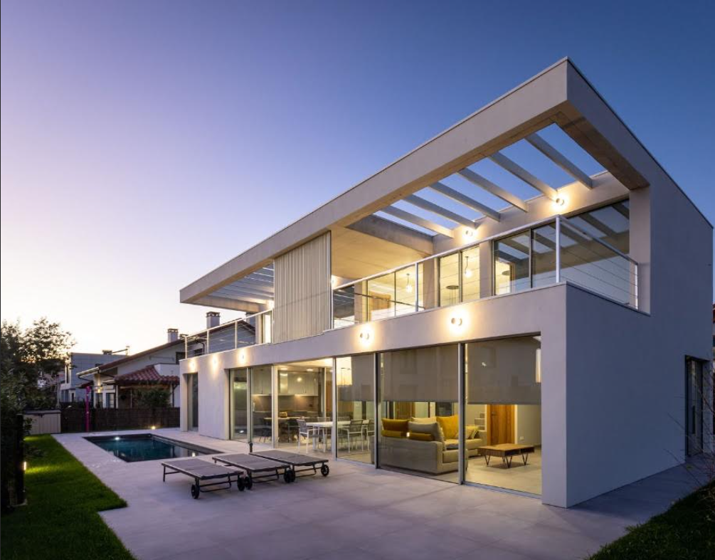 Impressive luxury house with private pool in Loredo