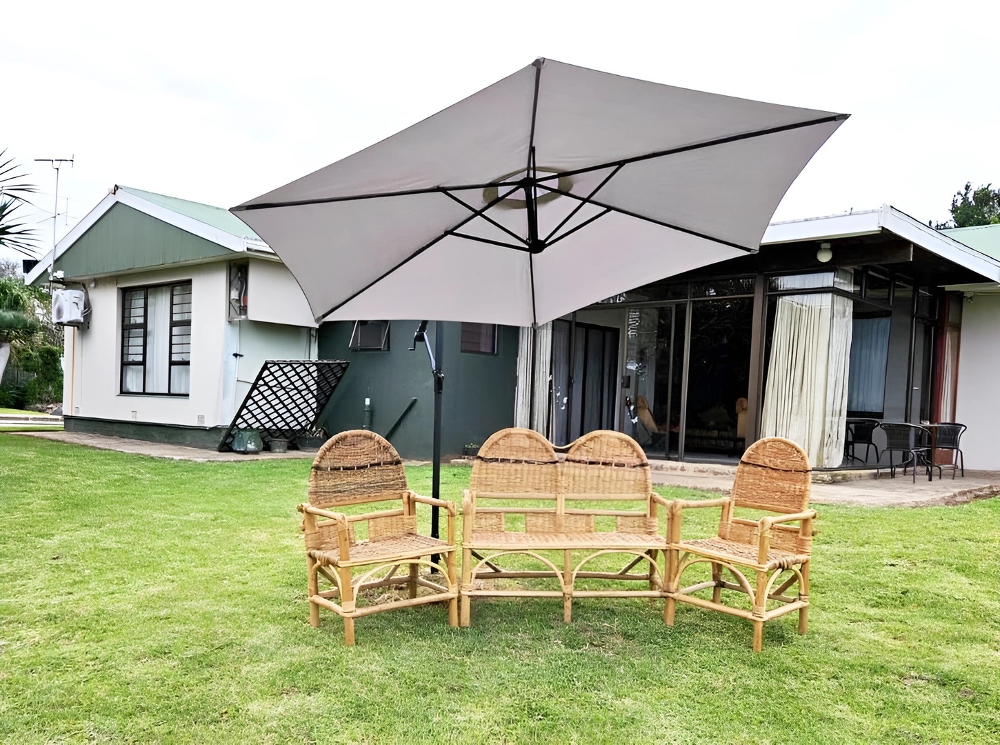 Prestigious Bunkers Hill Guesthouse with Sea Views