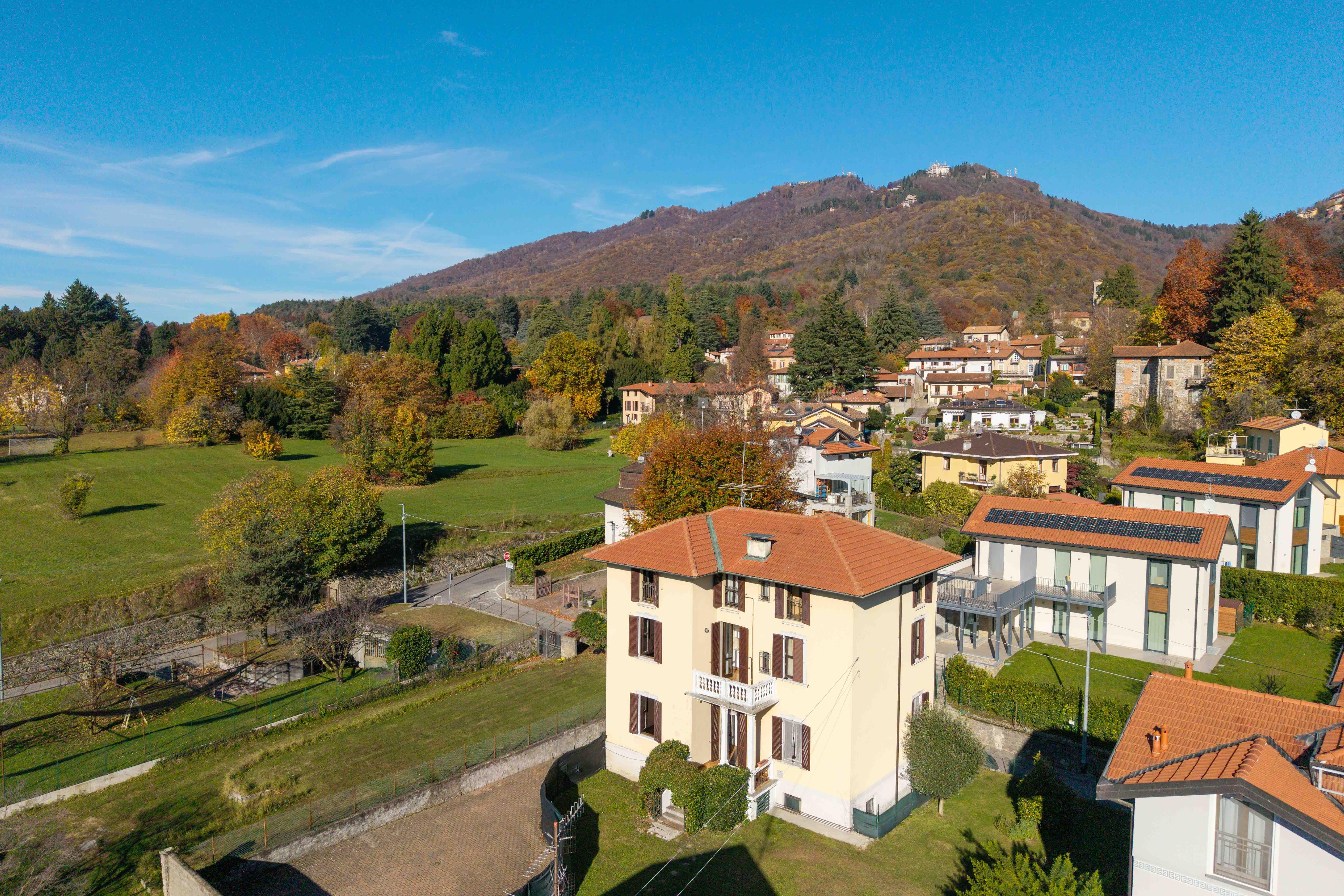 Detached villa divided into 5 units: ideal investment in Velate