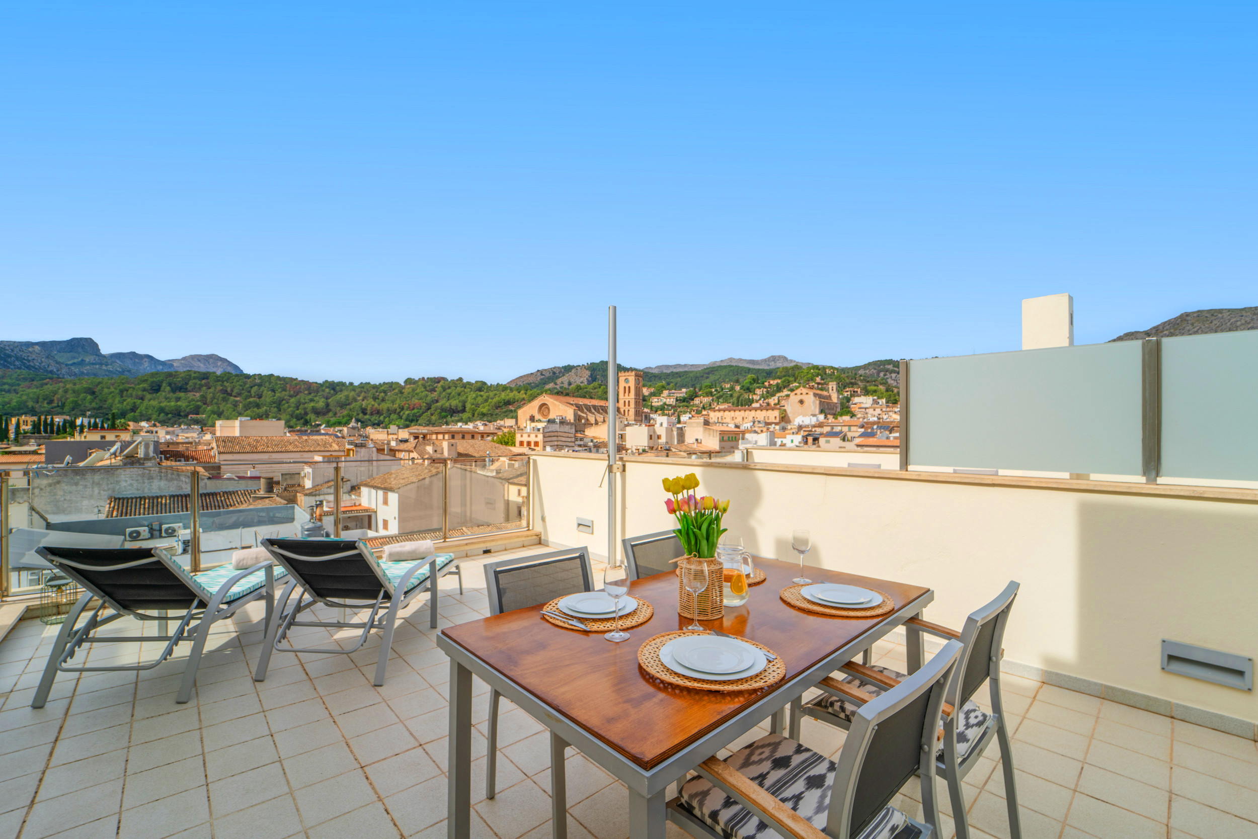 Eine echte Rarität im Herzen von Pollensa – private Dachterrasse mit traumhaftem Ausblick und zwei Stellplätzen