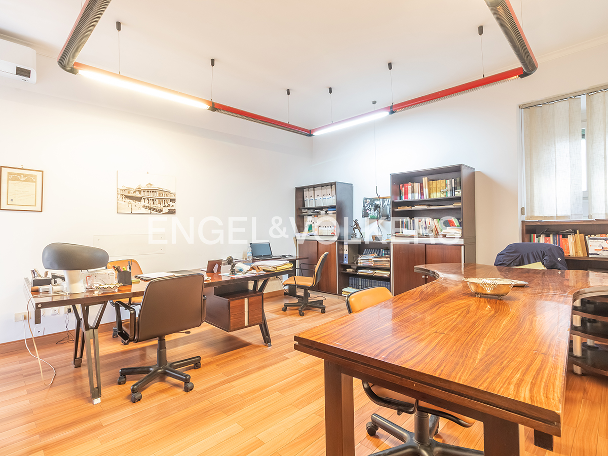 Professional office near Piazza Fiume