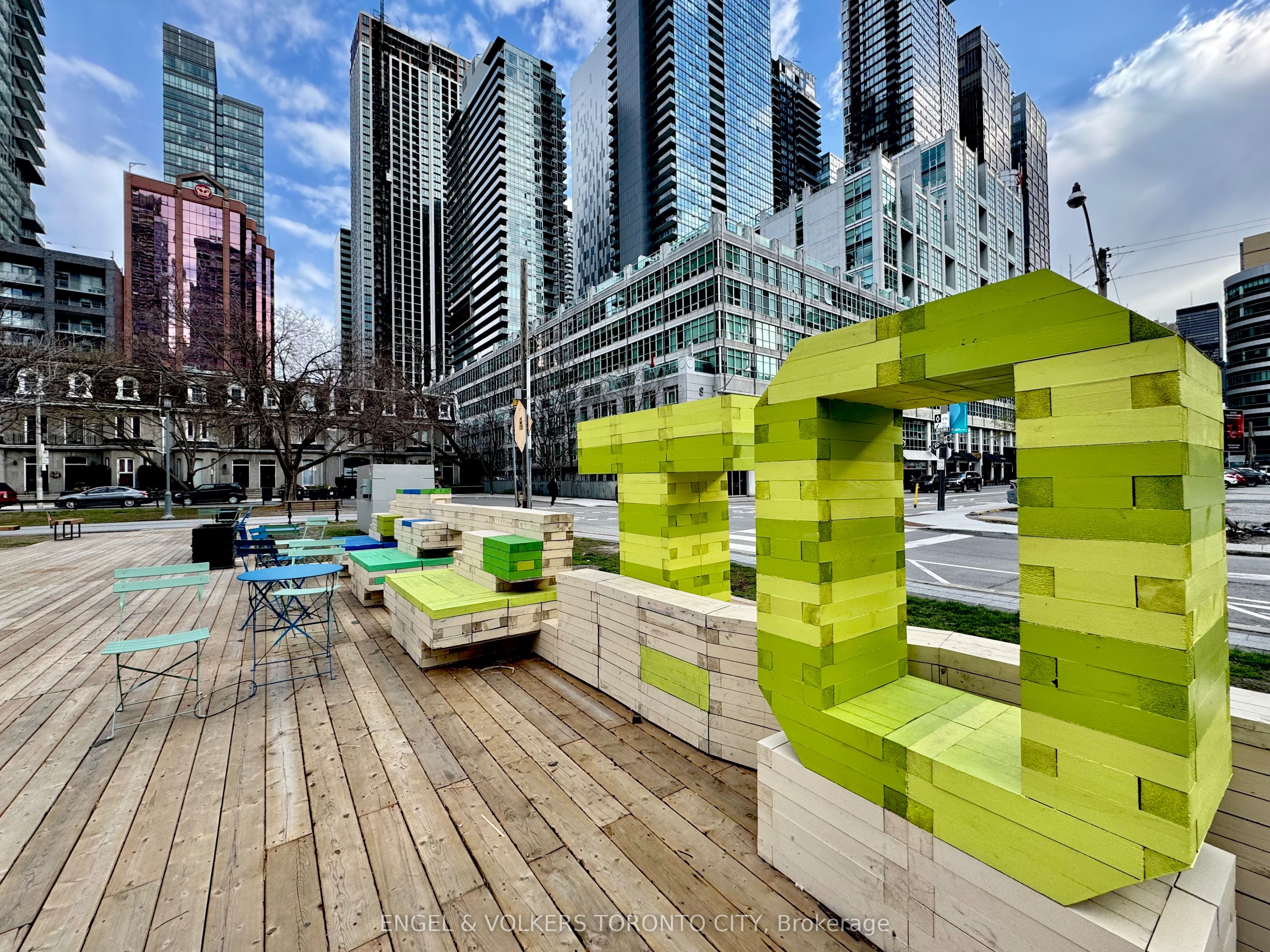 Mesmerizing  in the Vibrant Heart of King West