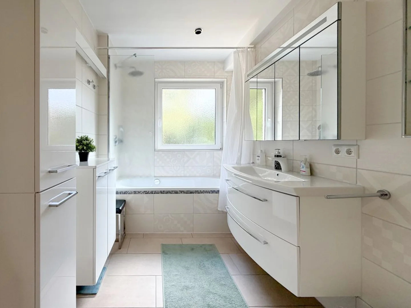 Zwischen Stadt und Grün - vollmöblierte 2,5 Zimmer mit zwei Loggien - Photo 5