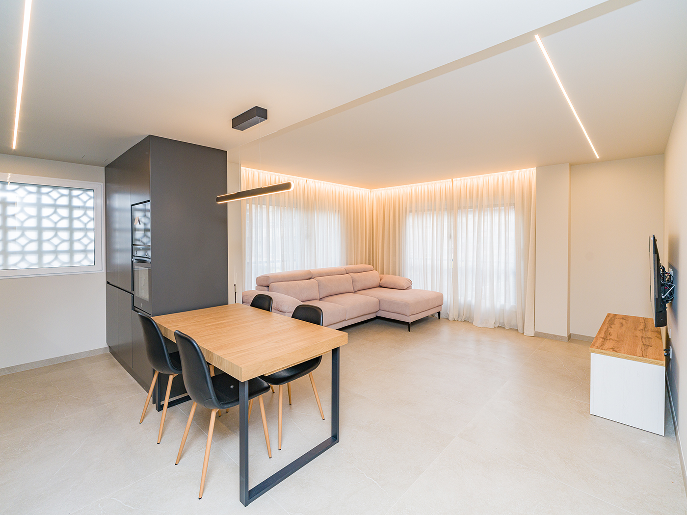 Beautiful Family Home Surrounded by Amenities
