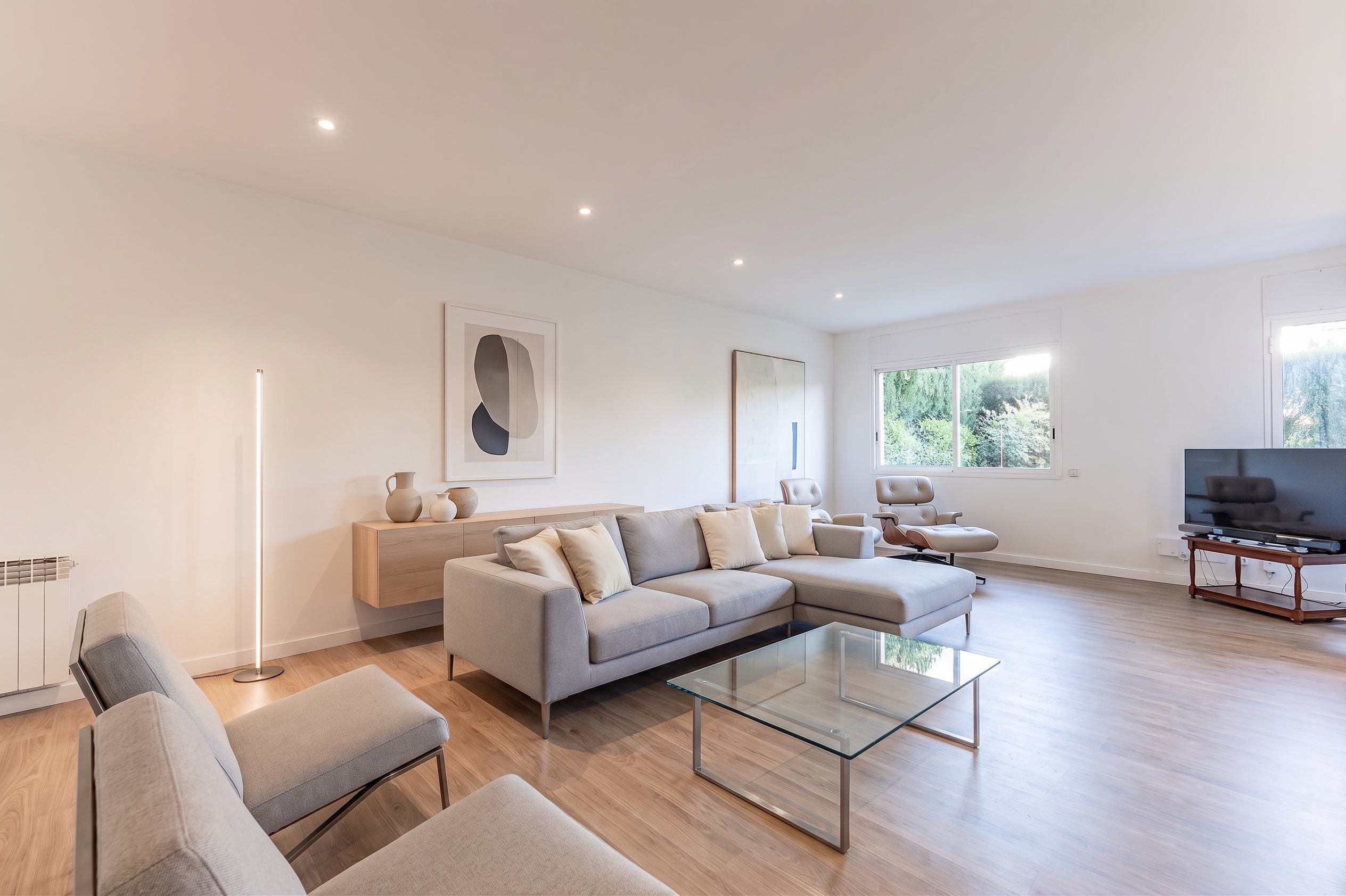 Comfort and spaciousness near downtown