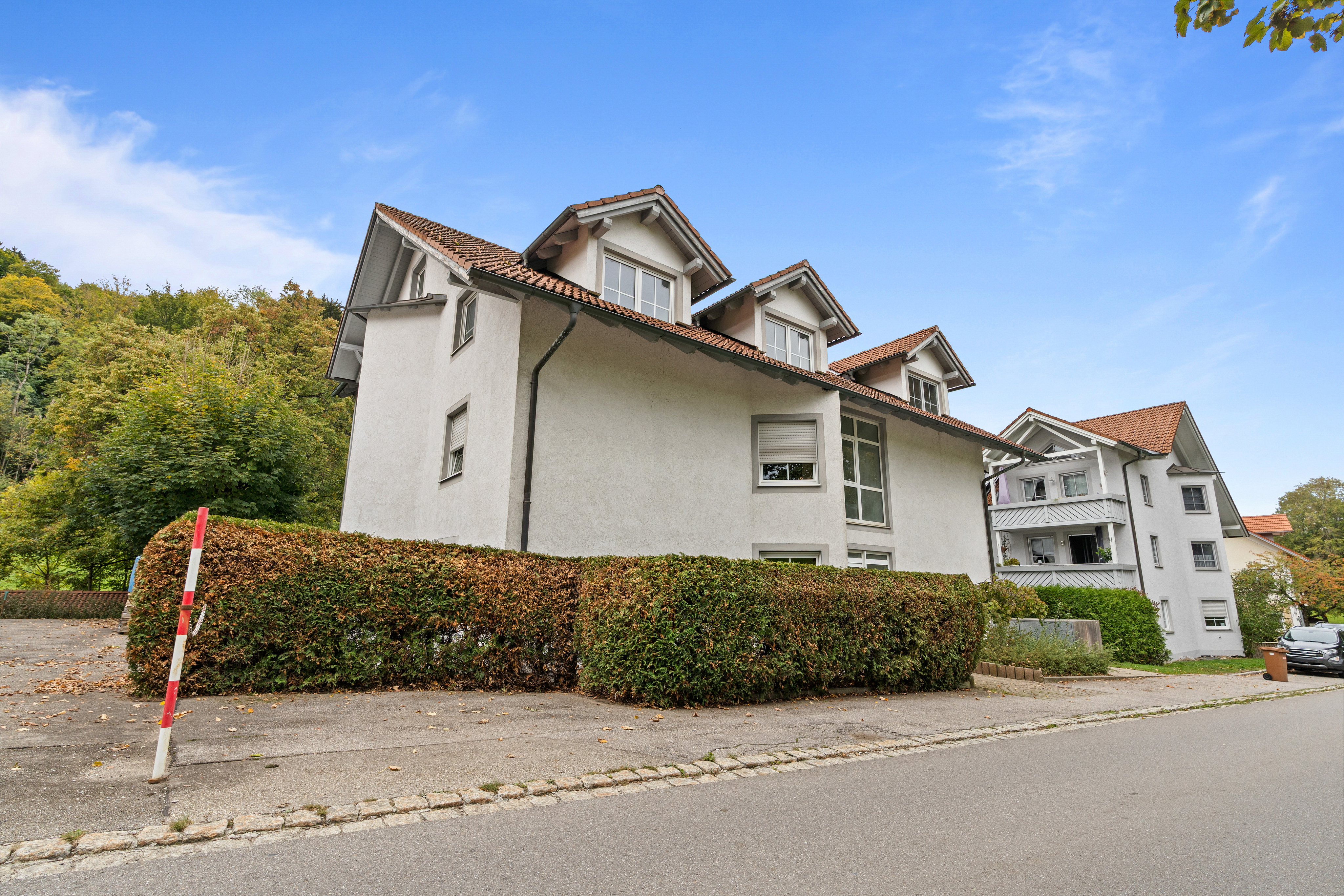 Großzügiges Wohnen mit Abendsonne – 6-Zimmer-Wohnung mit 2 Tiefgaragenstellplätzen in Wiggensbach