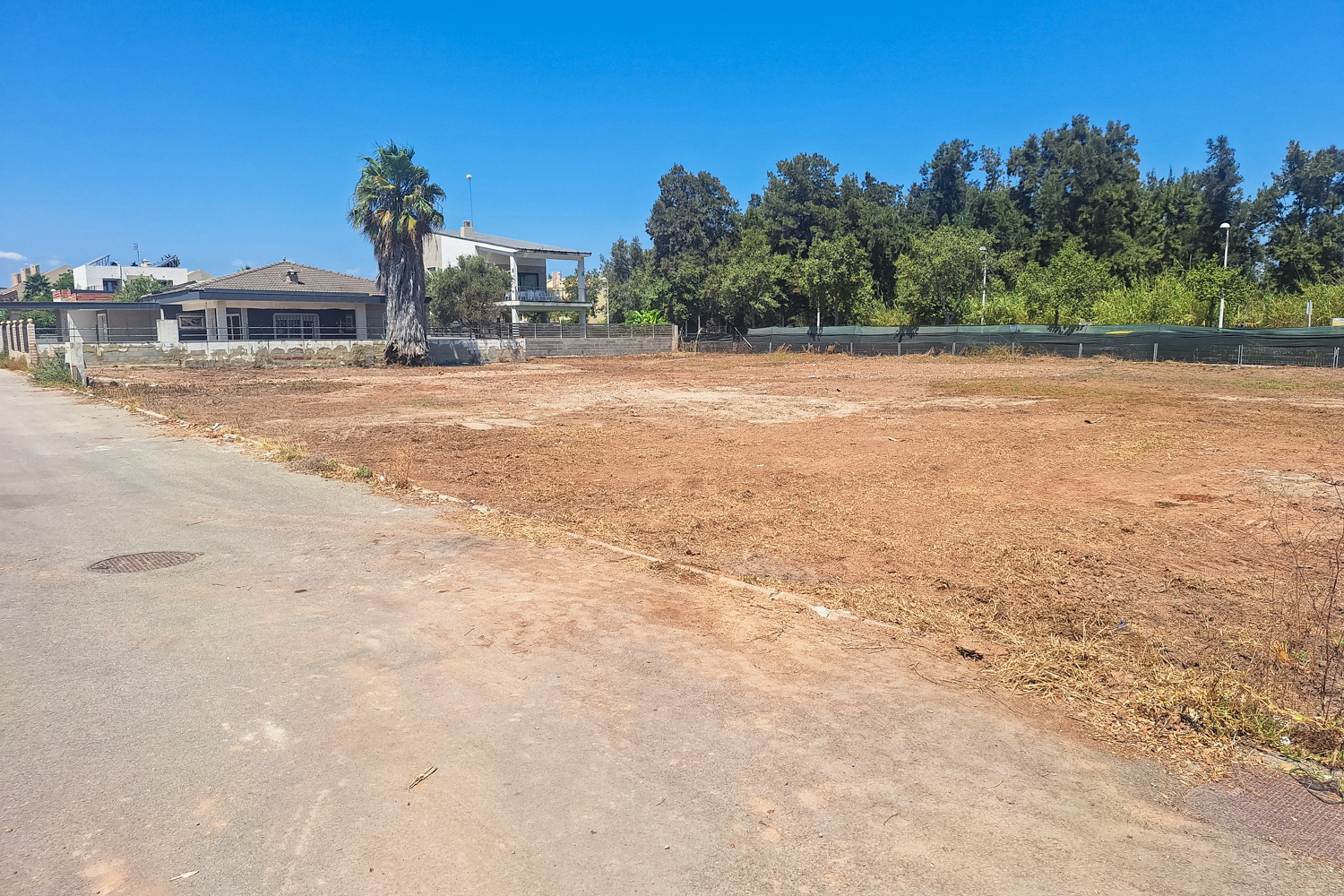 Terreno en segunda línea de playa en Almardá