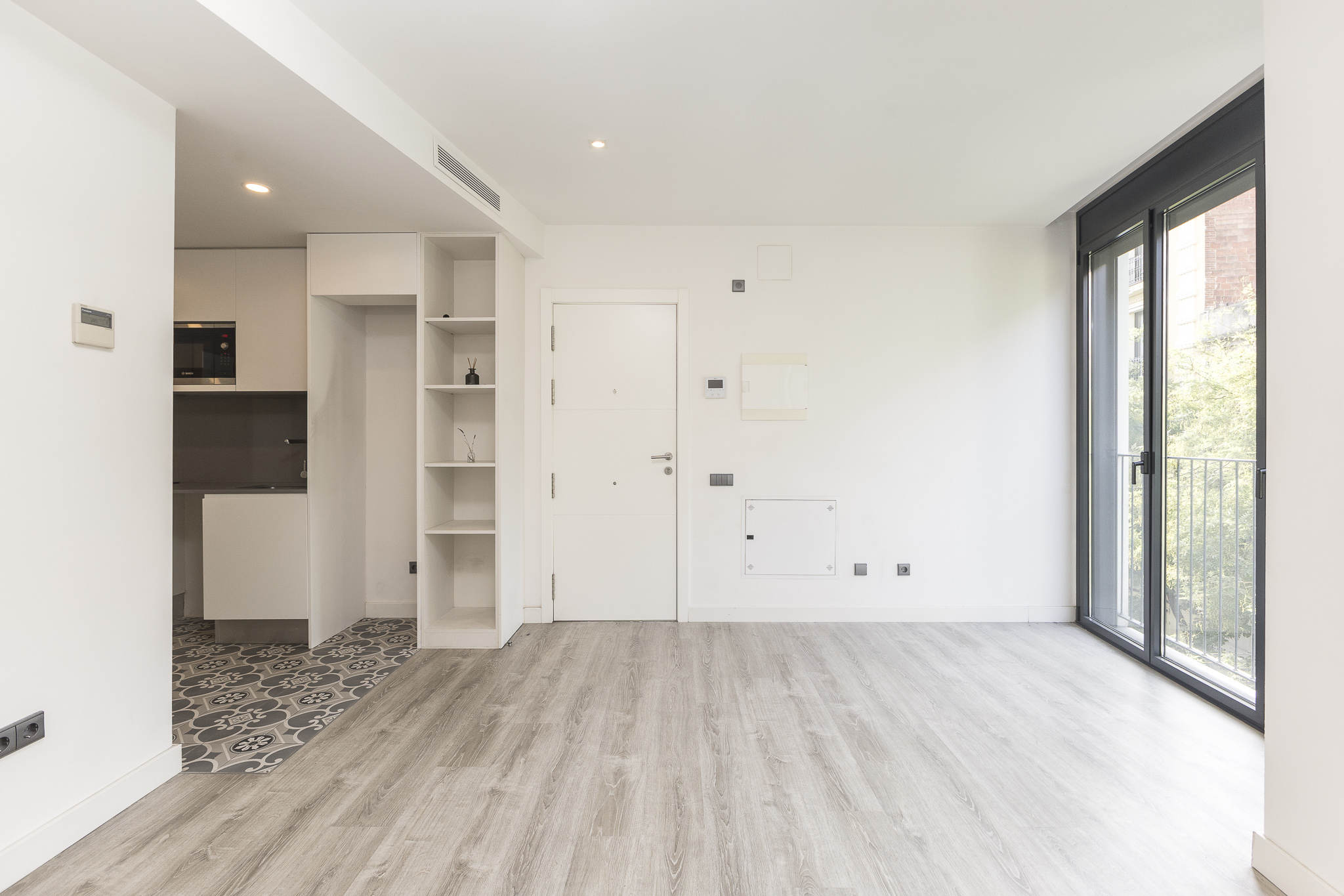 Renovated, very bright apartment with parking option in Vila de Gràcia