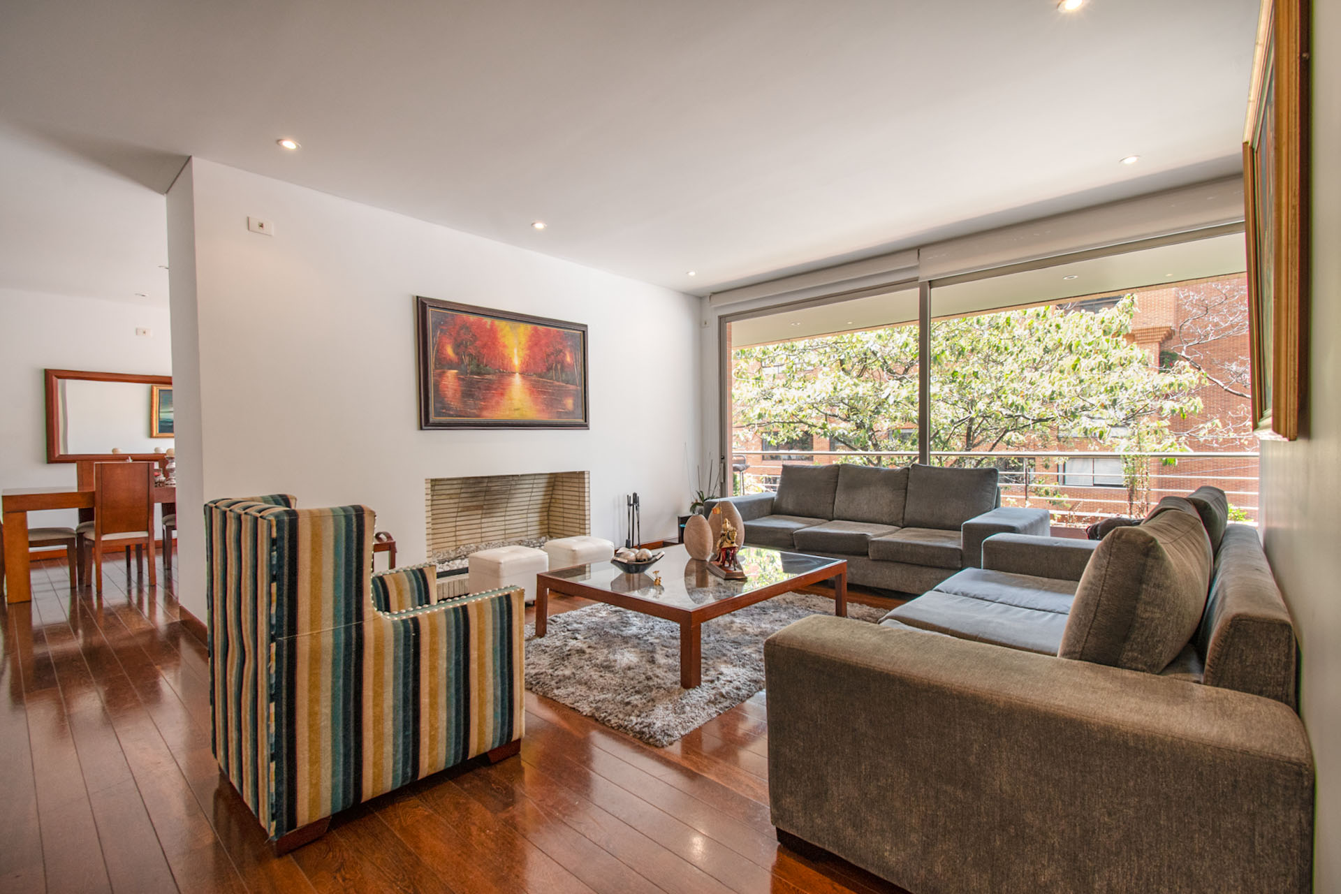 Magnífico apartamento con balcón y terrazas para venta en Rosales Bajo