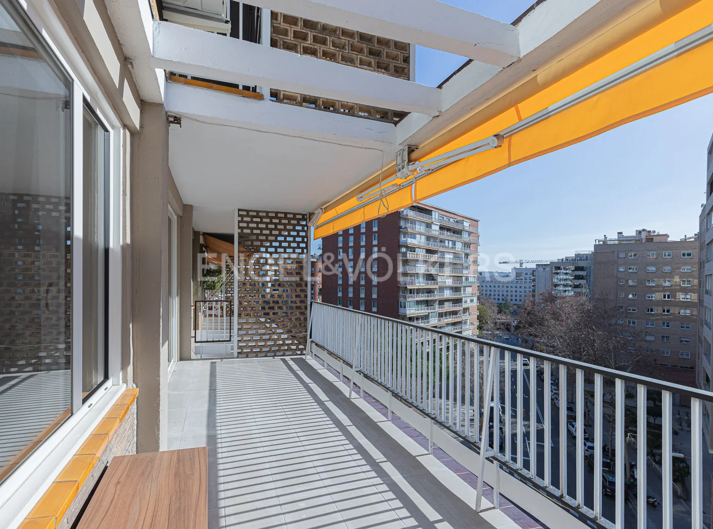 Assolellat pis amb terrassa a Sarrià-Tres Torres