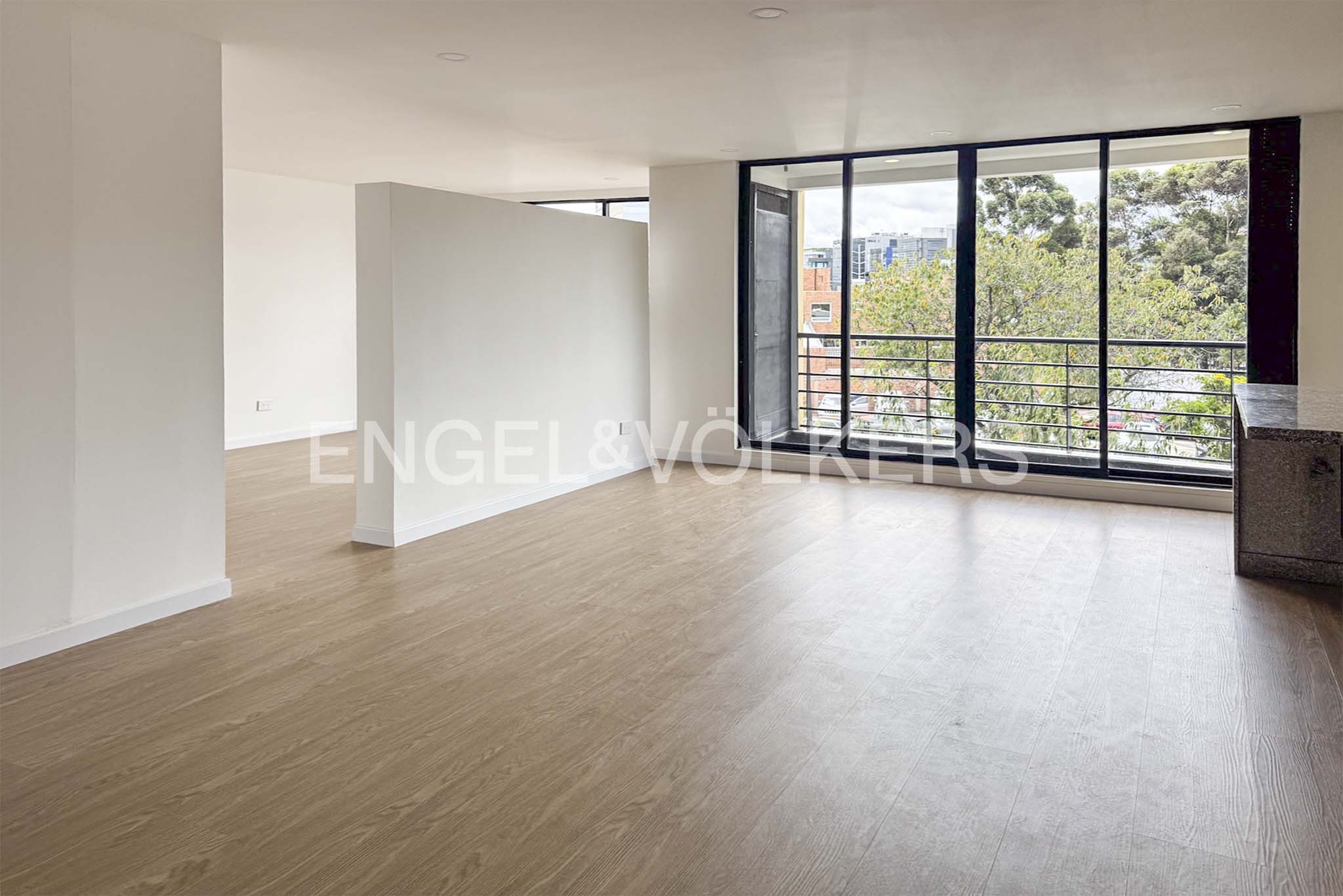 Moderno apartamento con balcón para venta Alhambra