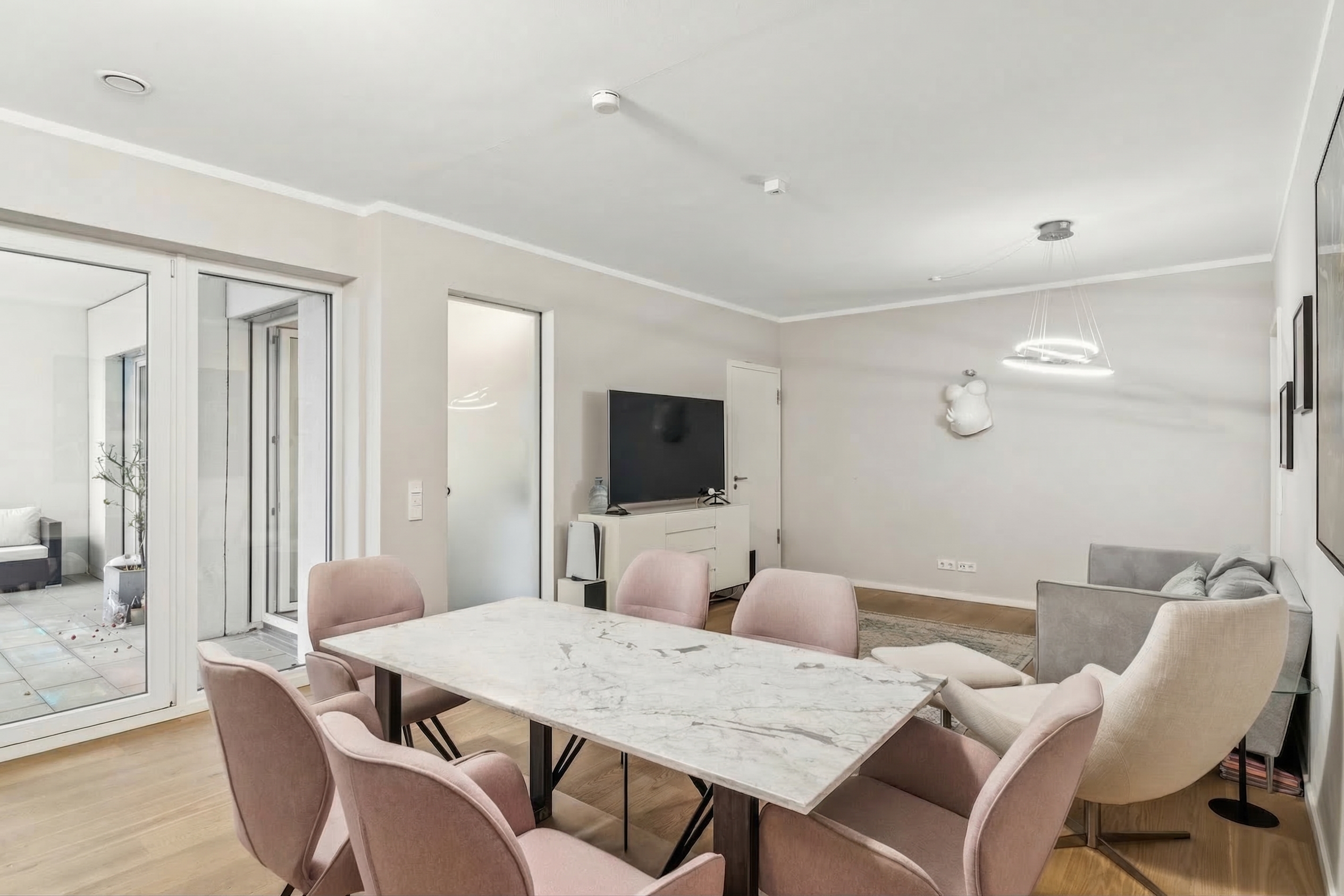 Exklusiv wohnen im Frankfurter Westend: Elegante Vier-Zimmer-Wohnung mit Balkon nahe Palmengarten & City