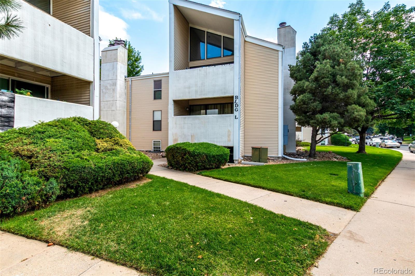 Cozy Aurora Condo with Fireplace Charm