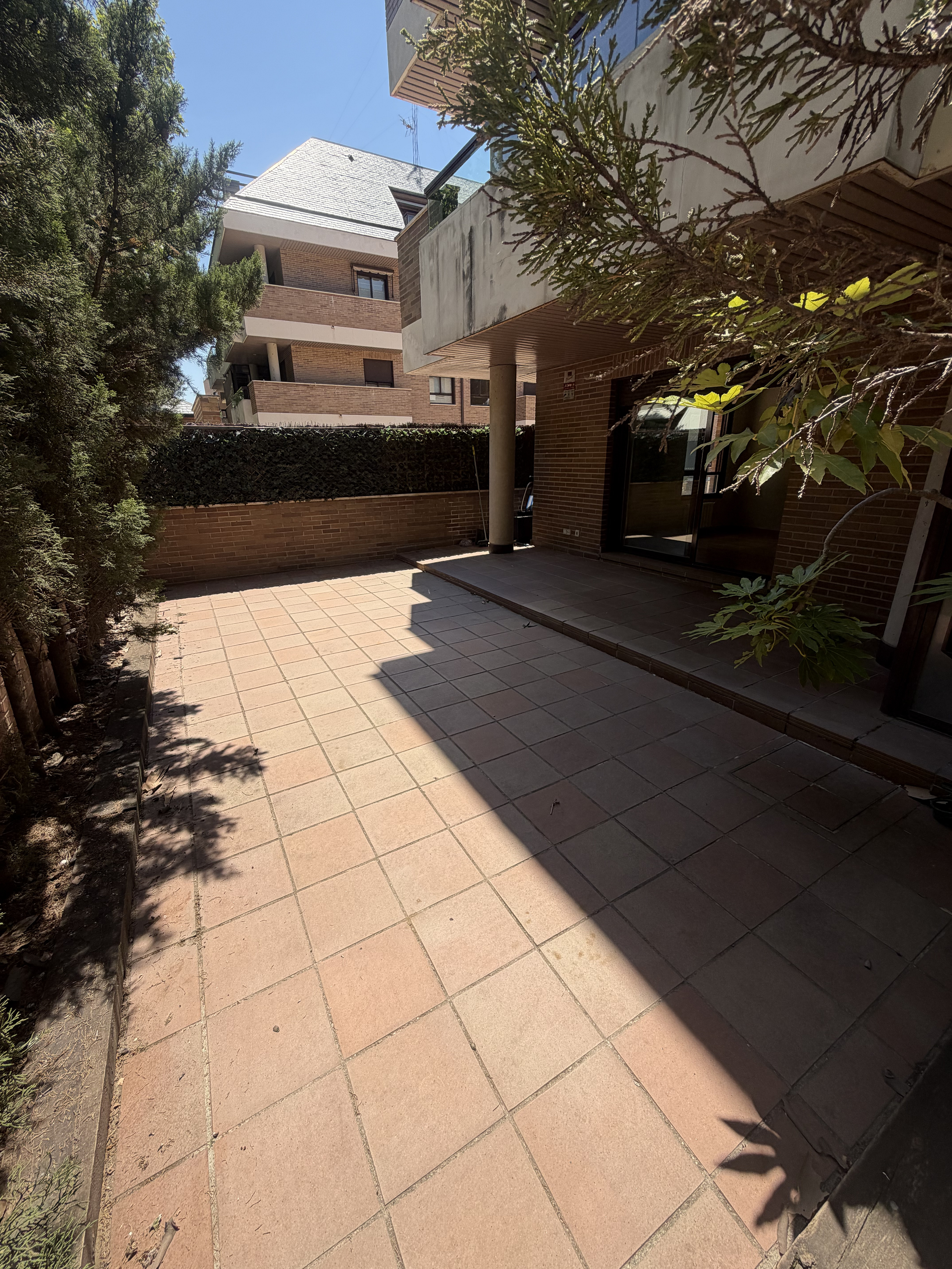 Ground floor with private garden in a quiet residential complex in Las Rozas