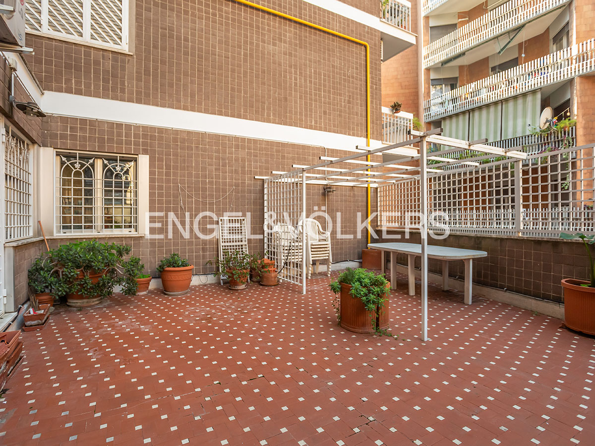 In the heart of Garbatella: bright four-room apartment with terrace