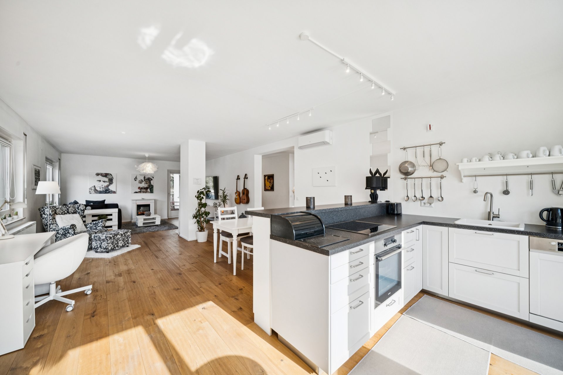 Stylishly renovated residential gem with 3–4 rooms, 3 balconies, sauna & green views – 125 m² of quality living in Neustift am Walde