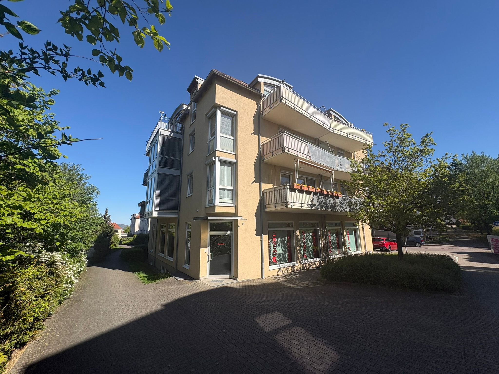Helle Maisonette-Wohnung mit zwei Balkonen in gepflegter Wohnlage