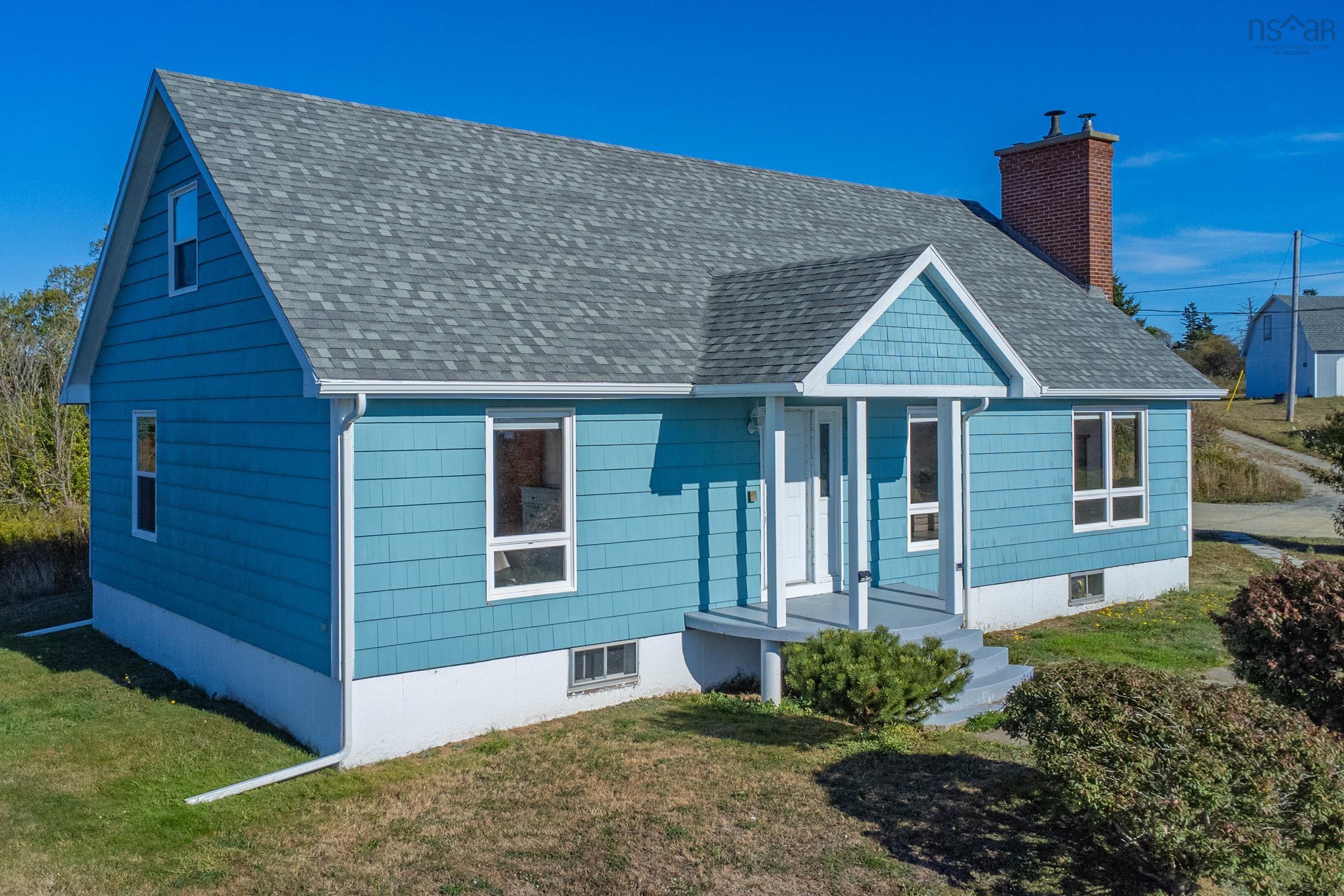 4-Bedroom, 2.5 Bath Home with Sweeping Views