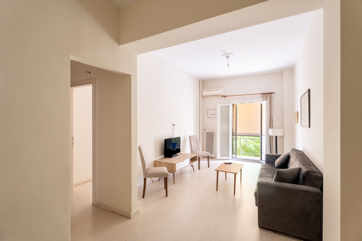First-floor apartment in Metaxourgeio near the Metro
