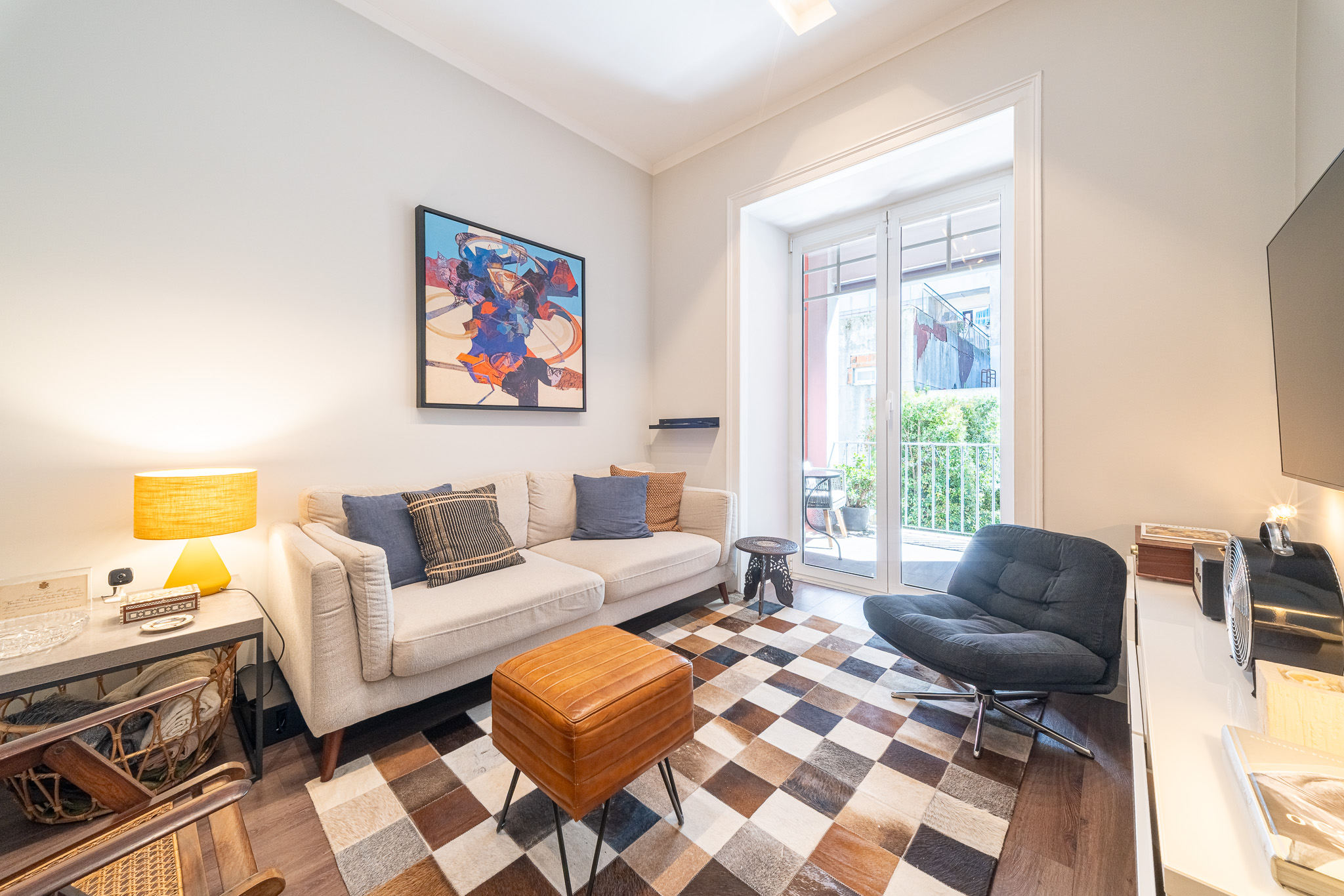 2-bedroom apartment with private garden in Estefânia