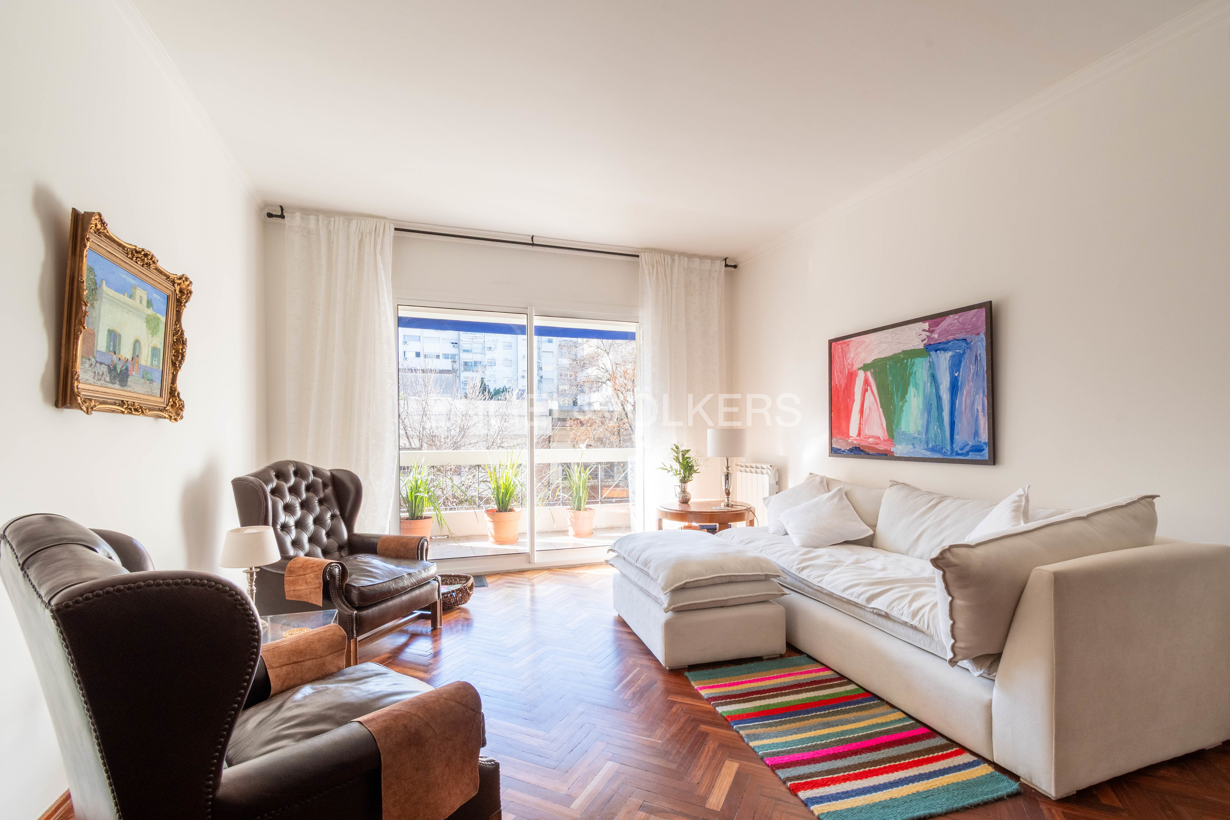 Elegancia clásica inglesa a pasos de la Rambla en Pocitos – apartamento de 3 dormitorios