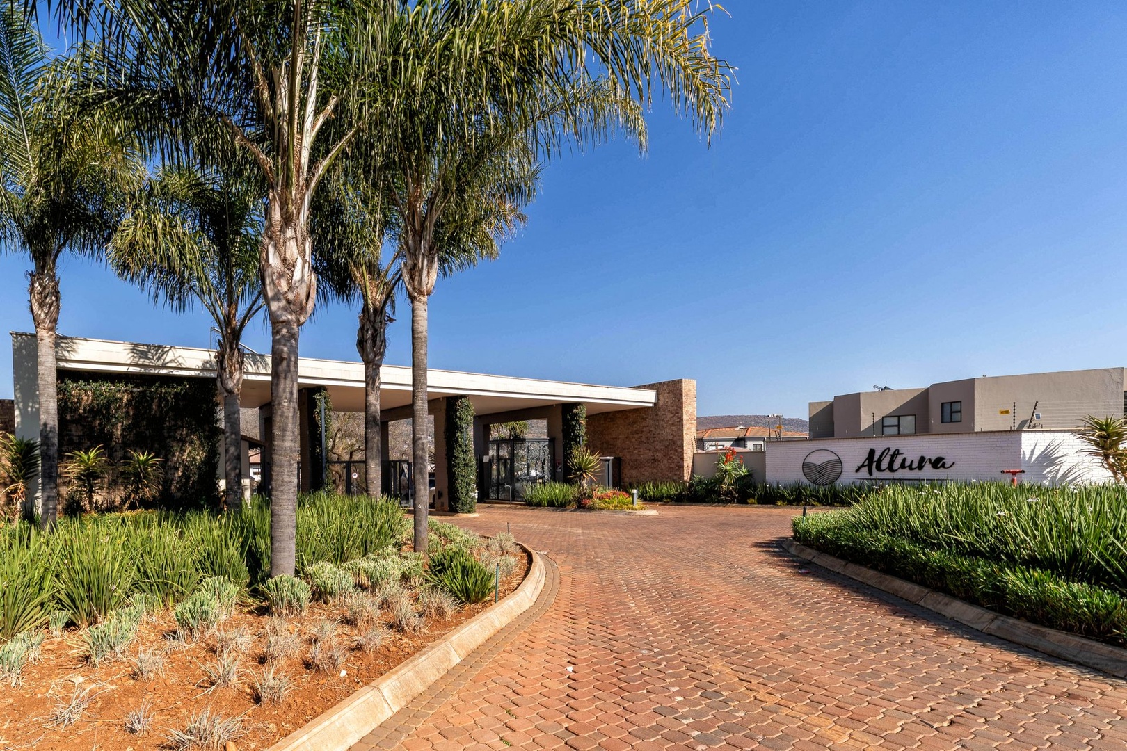 Ruimsig Country Estate - 4 Bedroom Home To Rent
