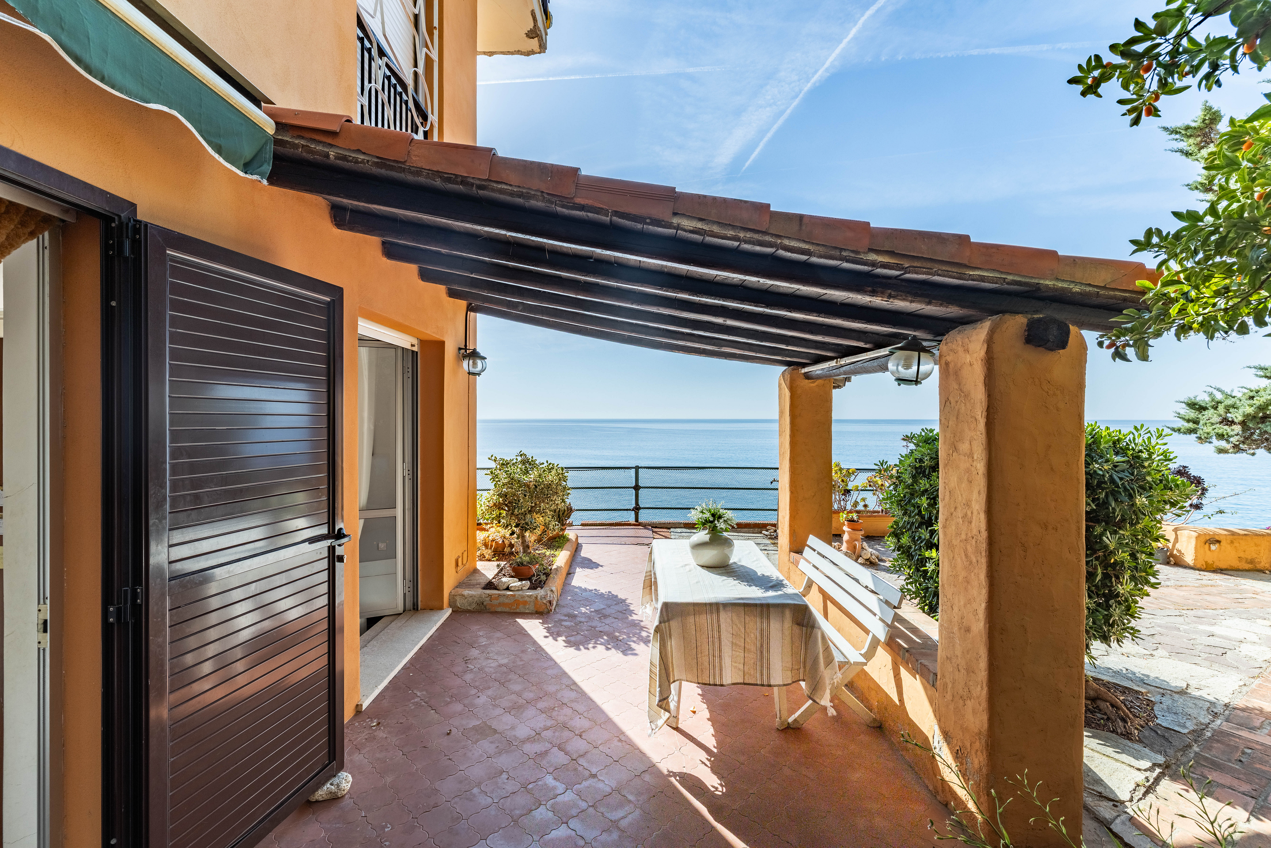 Seaside home with outdoor spaces and panoramic views in Varigotti