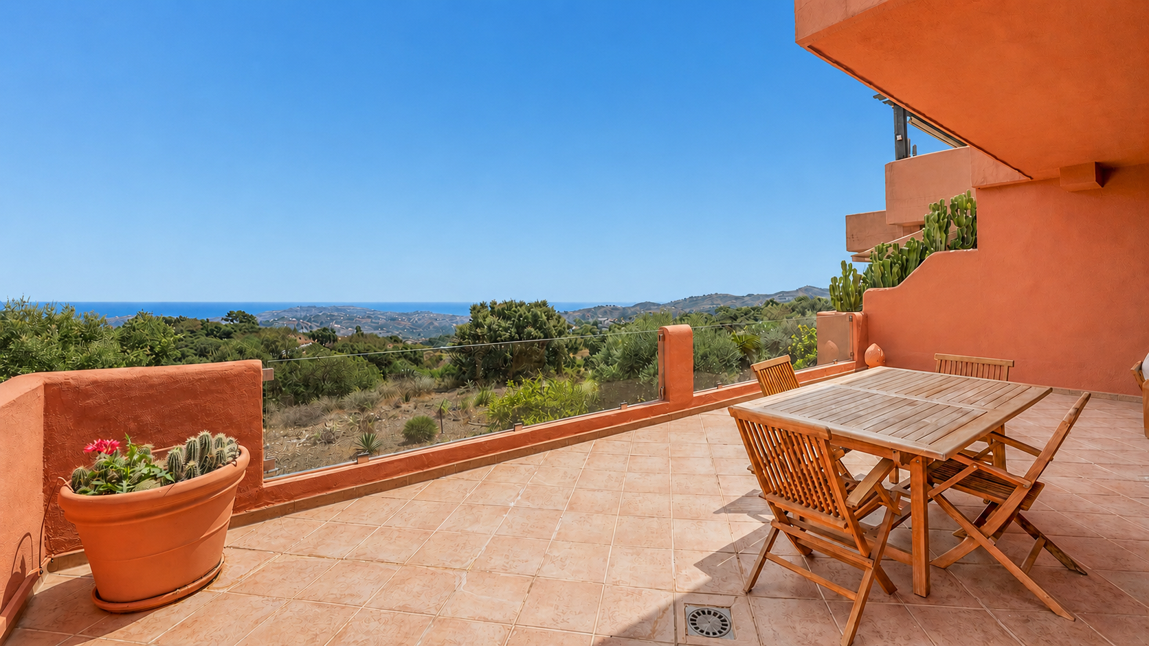 Peaceful retreat with sea views in La Mairena