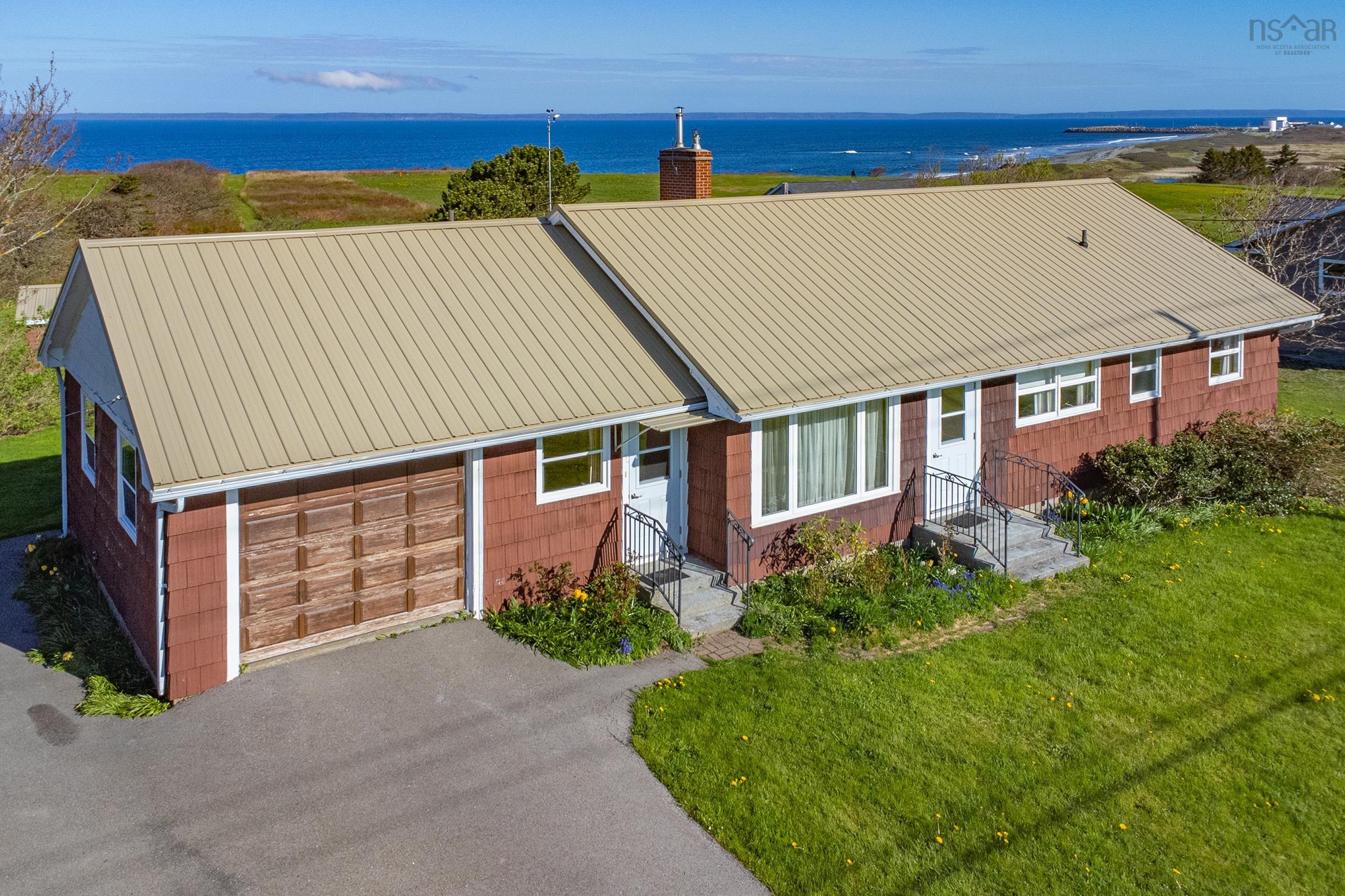 Well Maintained 4 Bedroom Bungalow with Panoramic Views
